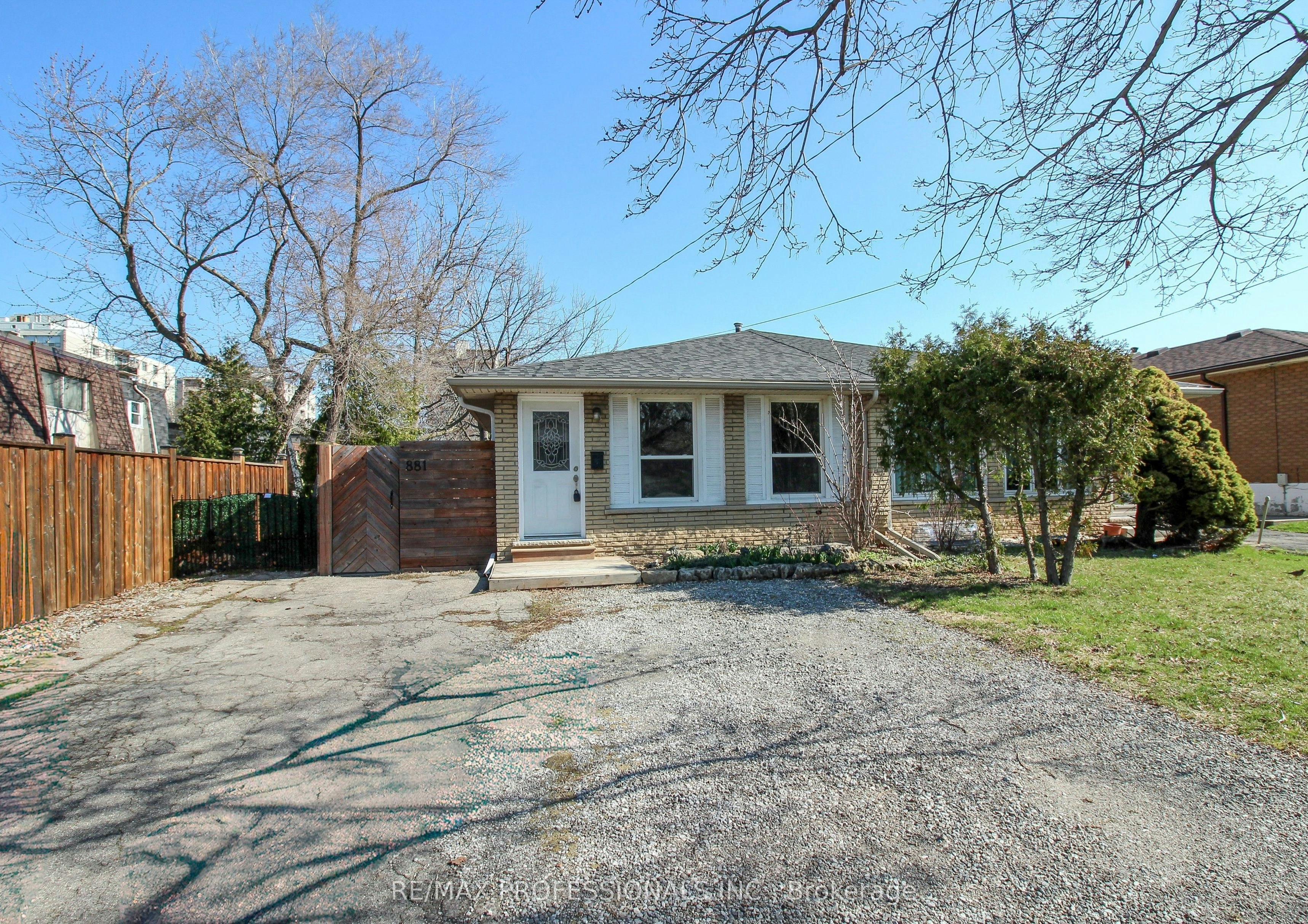 LOWER-881 Lawrence Road, Hamilton, ON, L8K 2A4