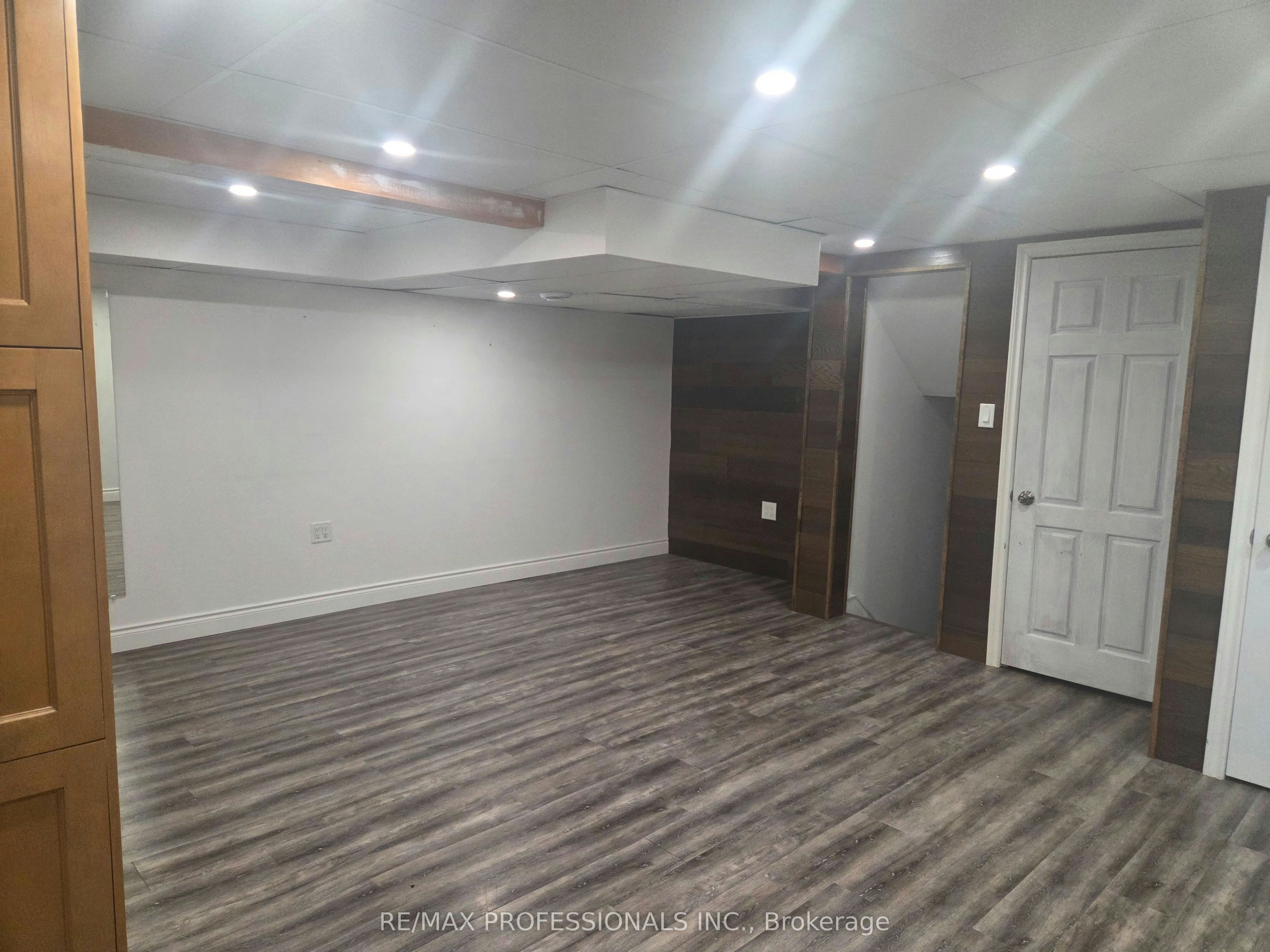 LOWER-881 Lawrence Road, Hamilton, ON, L8K 2A4 - 2