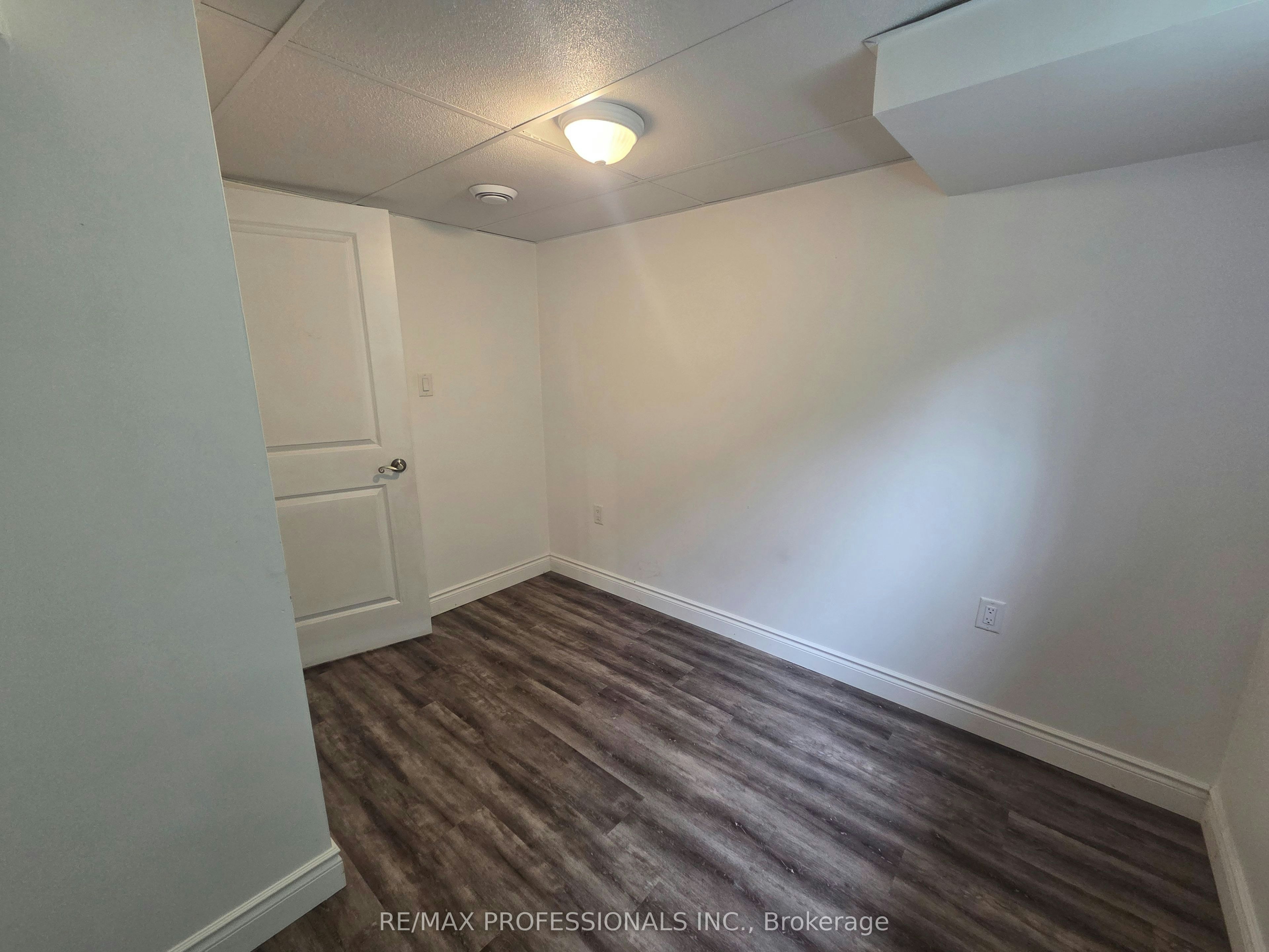LOWER-881 Lawrence Road, Hamilton, ON, L8K 2A4 - 7