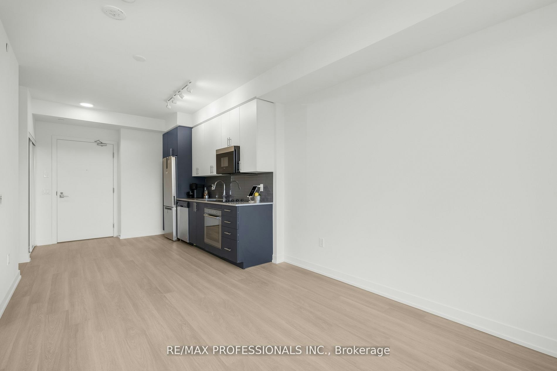 411-415 Main Street W, Hamilton, ON, L8P 0C9 - 4