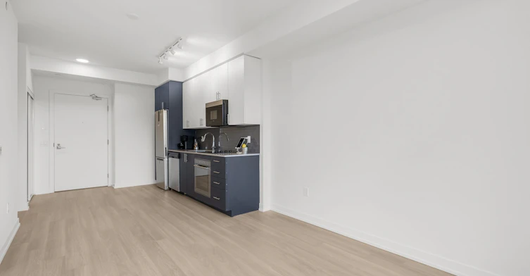 411-415 Main Street W, Hamilton, ON, L8P 0C9 - 4
