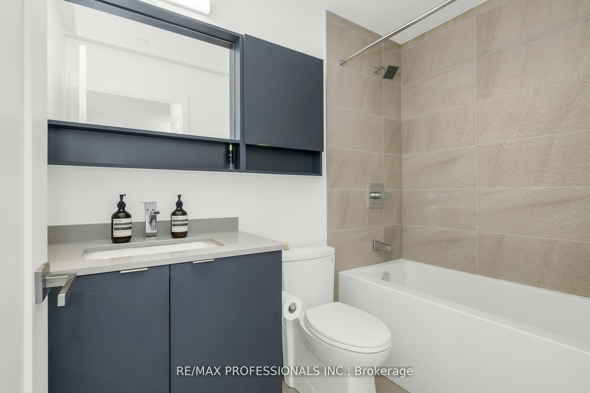 411-415 Main Street W, Hamilton, ON, L8P 0C9 - 12