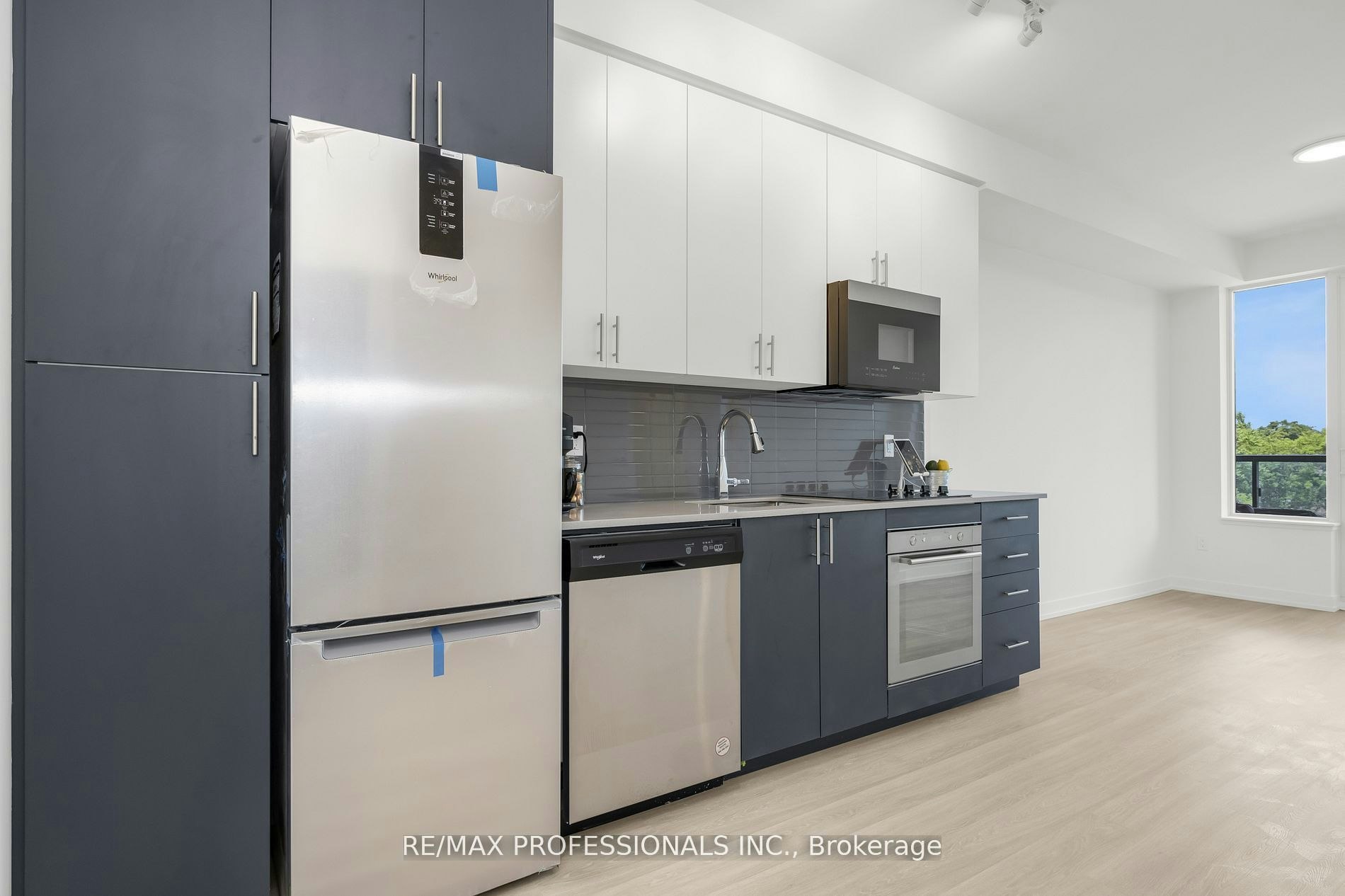 411-415 Main Street W, Hamilton, ON, L8P 0C9 - 5