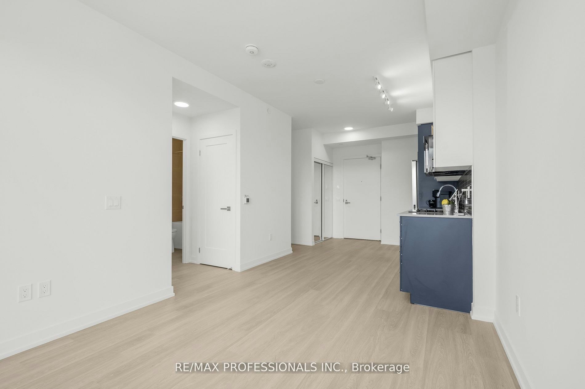 411-415 Main Street W, Hamilton, ON, L8P 0C9 - 6