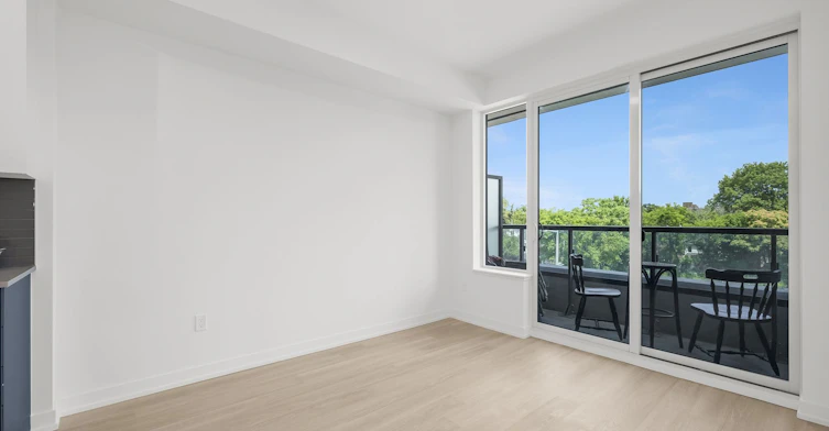 411-415 Main Street W, Hamilton, ON, L8P 0C9 - 9