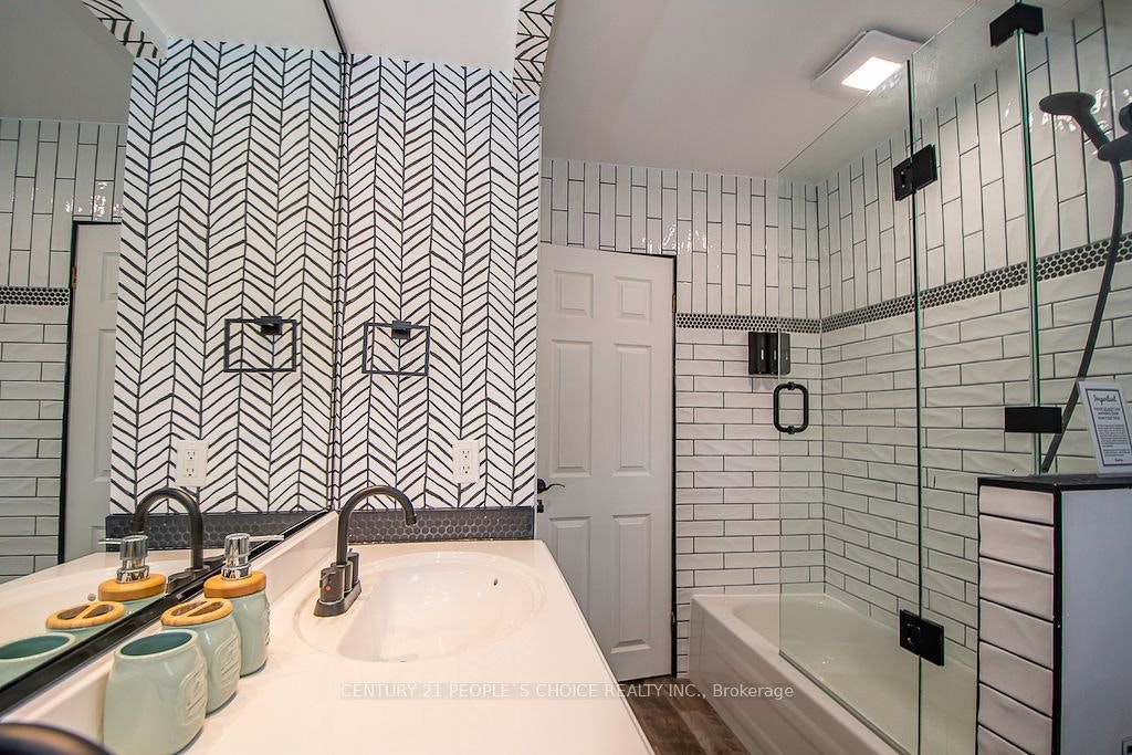 3 Lakeshore Boulevard, Smith-Ennismore-Lakefield, ON, K0L 1T0 - 23