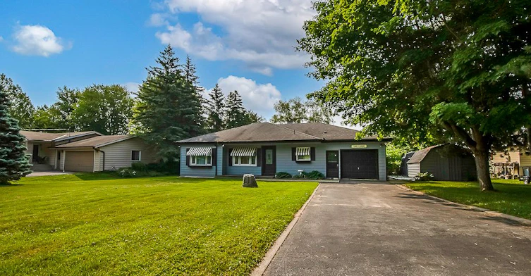 3 Lakeshore Boulevard, Smith-Ennismore-Lakefield, ON, K0L 1T0