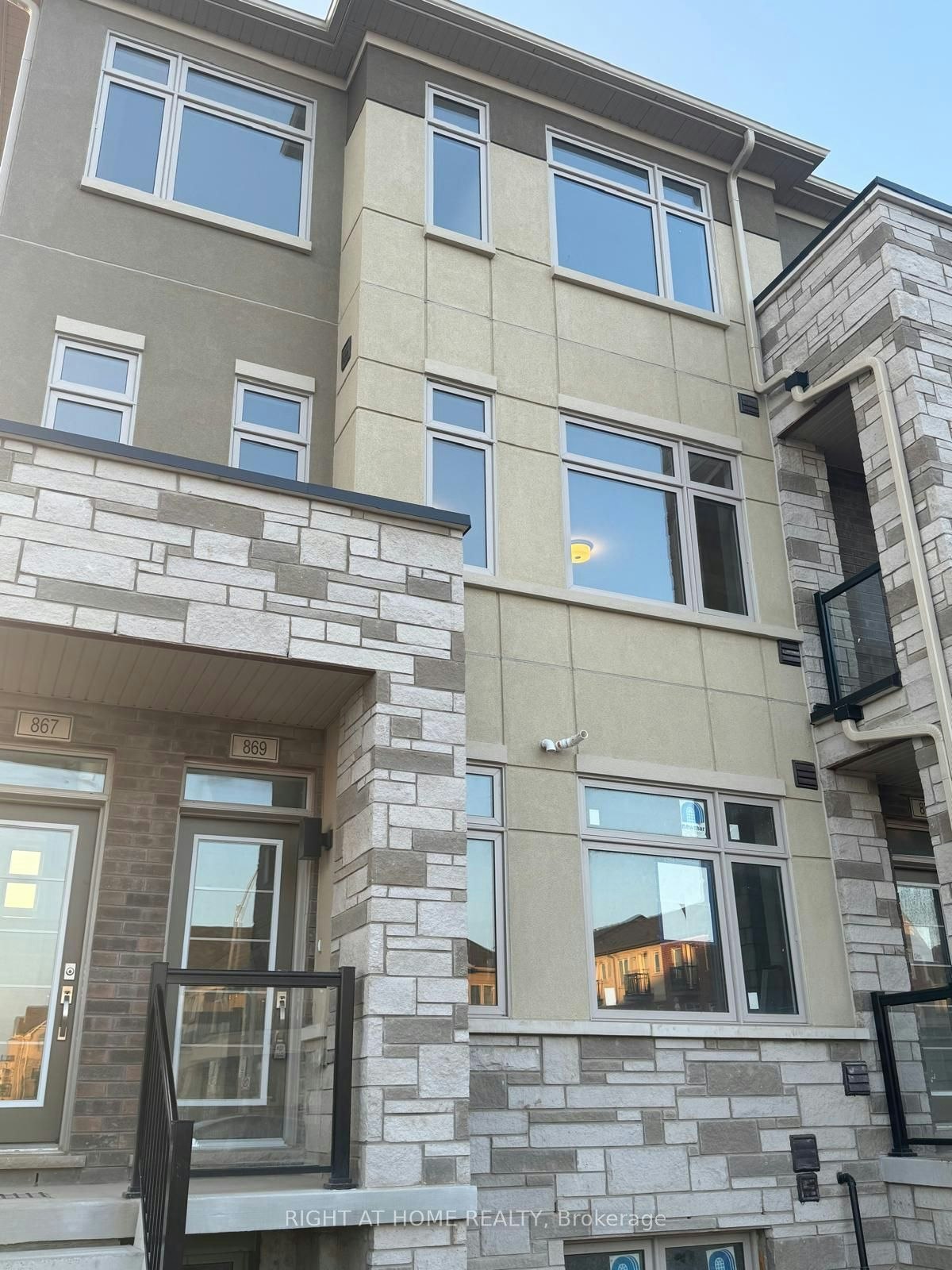 44-869 North Waterdown Drive, Hamilton, ON, L8B 1W4 - 2