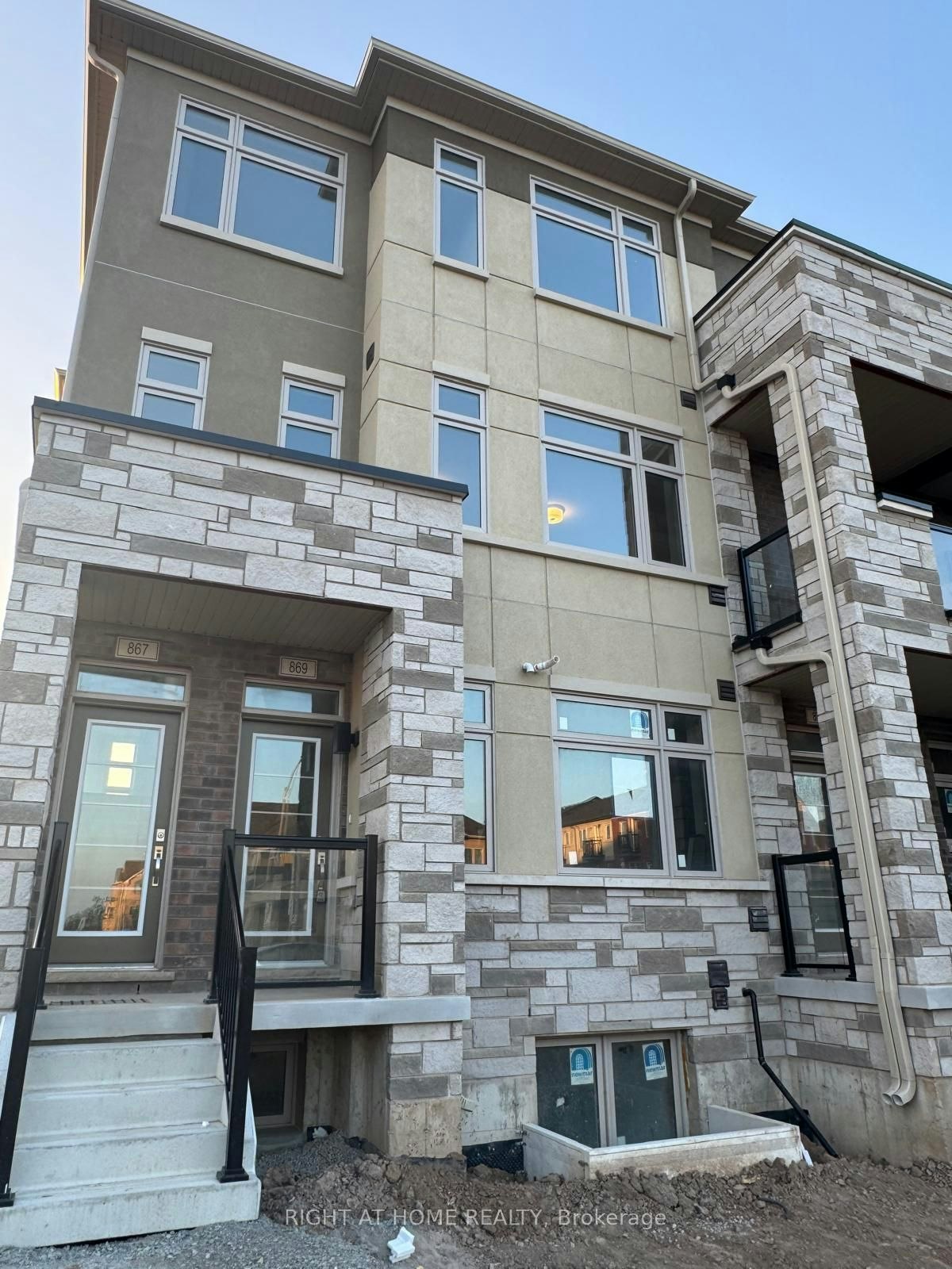 44-869 North Waterdown Drive, Hamilton, ON, L8B 1W4