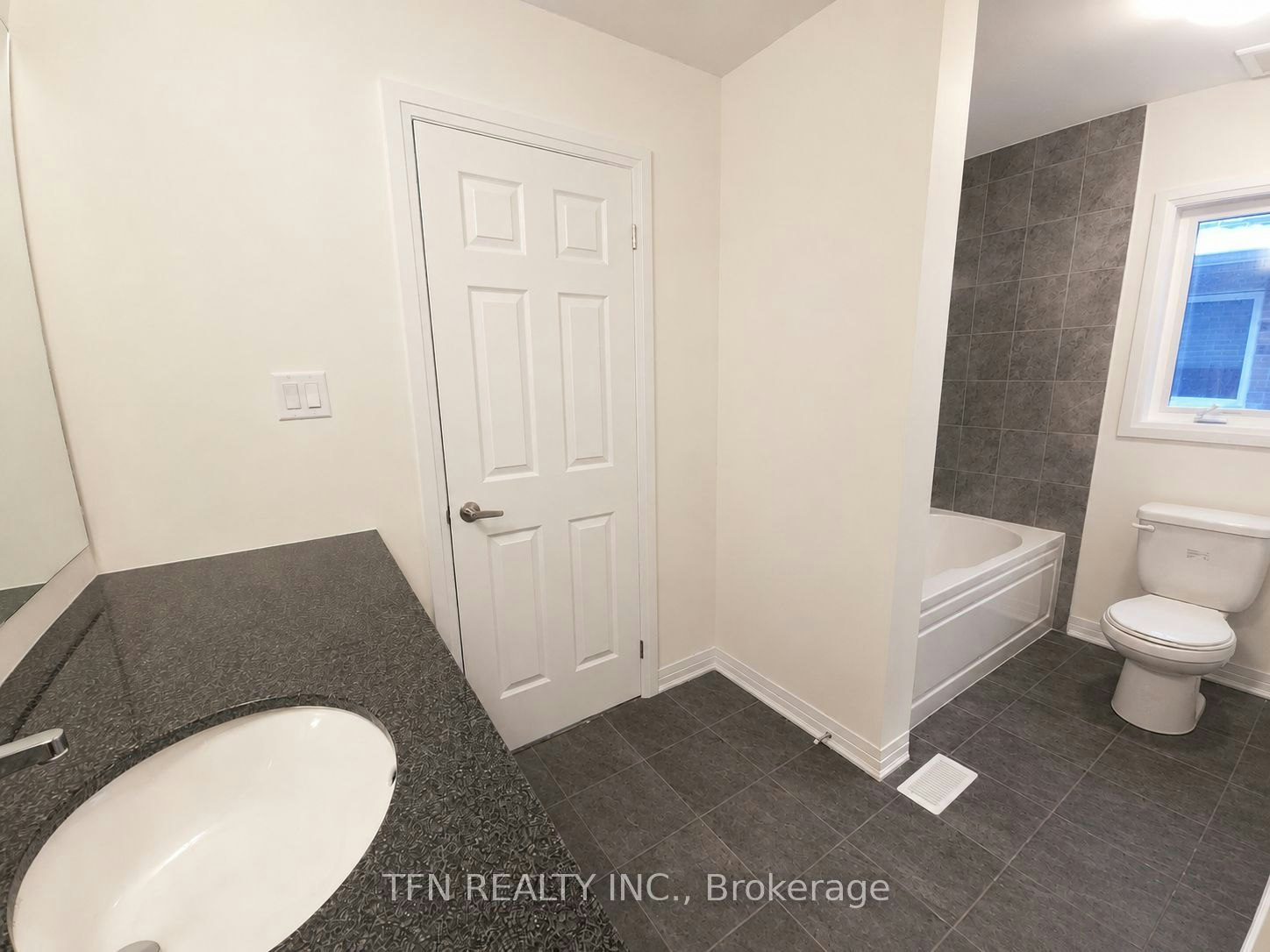 8 Wilmot Road, Brantford, ON, N3T 0K8 - 8