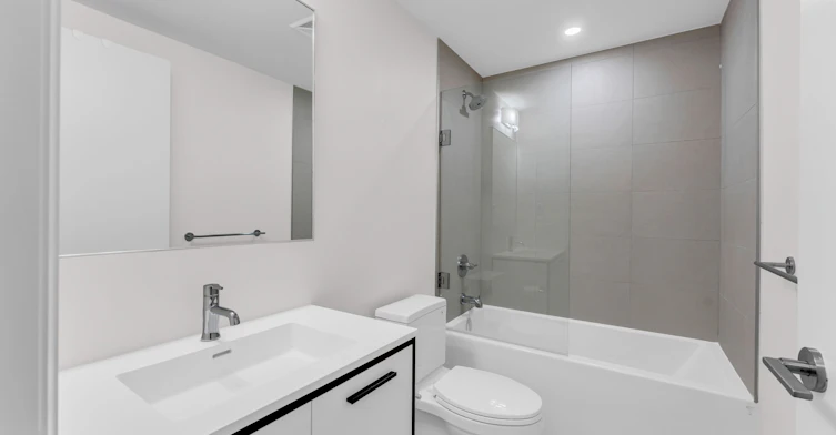 1011-385 Winston Road, Grimsby, ON, L3M 4E8 - 6