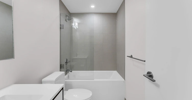 1011-385 Winston Road, Grimsby, ON, L3M 4E8 - 7