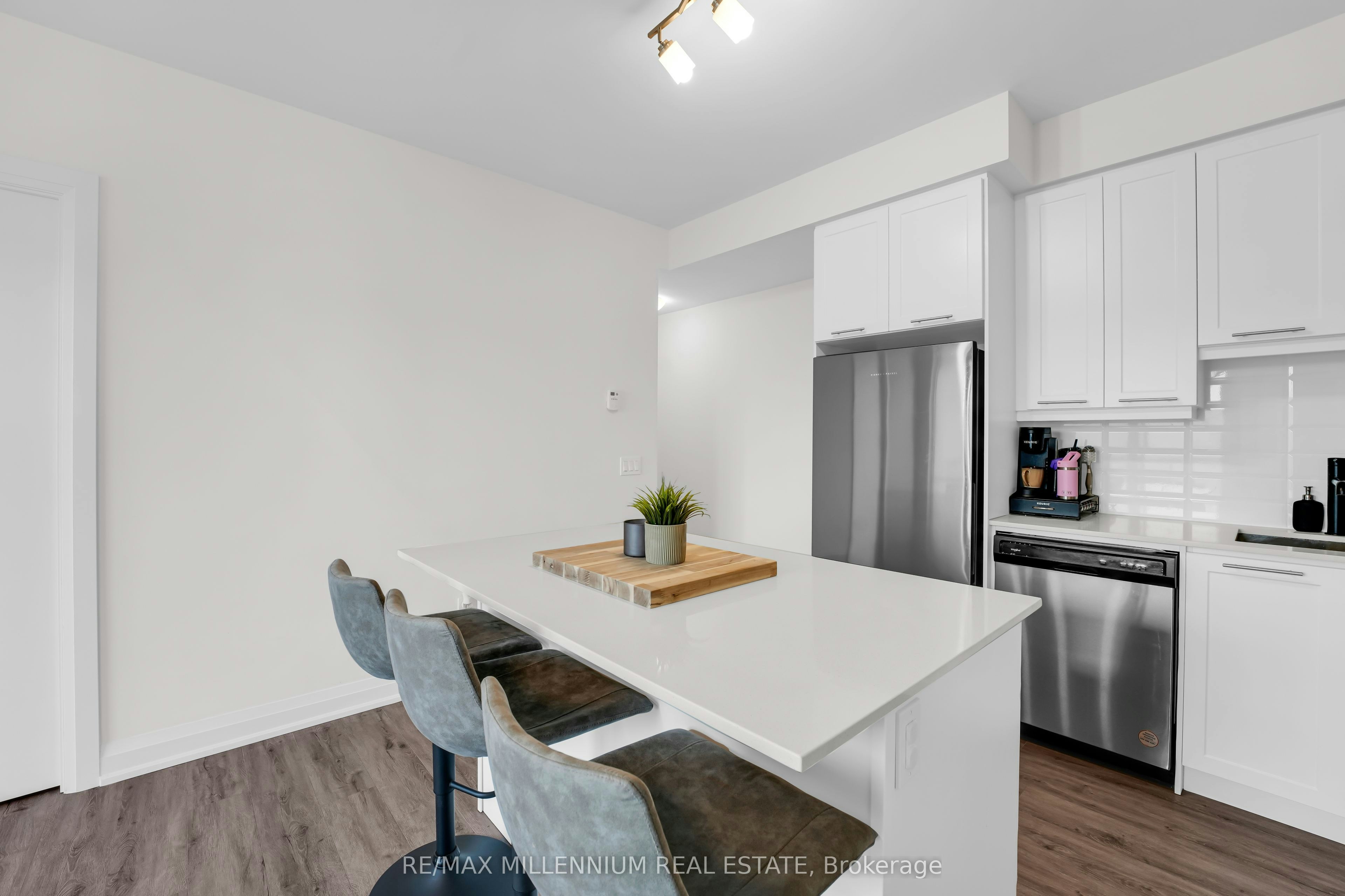 1011-385 Winston Road, Grimsby, ON, L3M 4E8 - 8