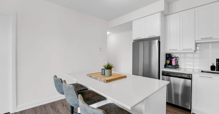 1011-385 Winston Road, Grimsby, ON, L3M 4E8 - 8