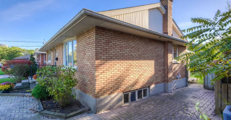 135 Byron Avenue, Kitchener, ON, N2C 1Z7 - 2