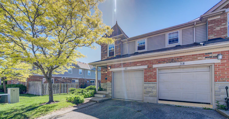 37-124 Gosling Gardens, Guelph, ON, N1G 5K6 - 2