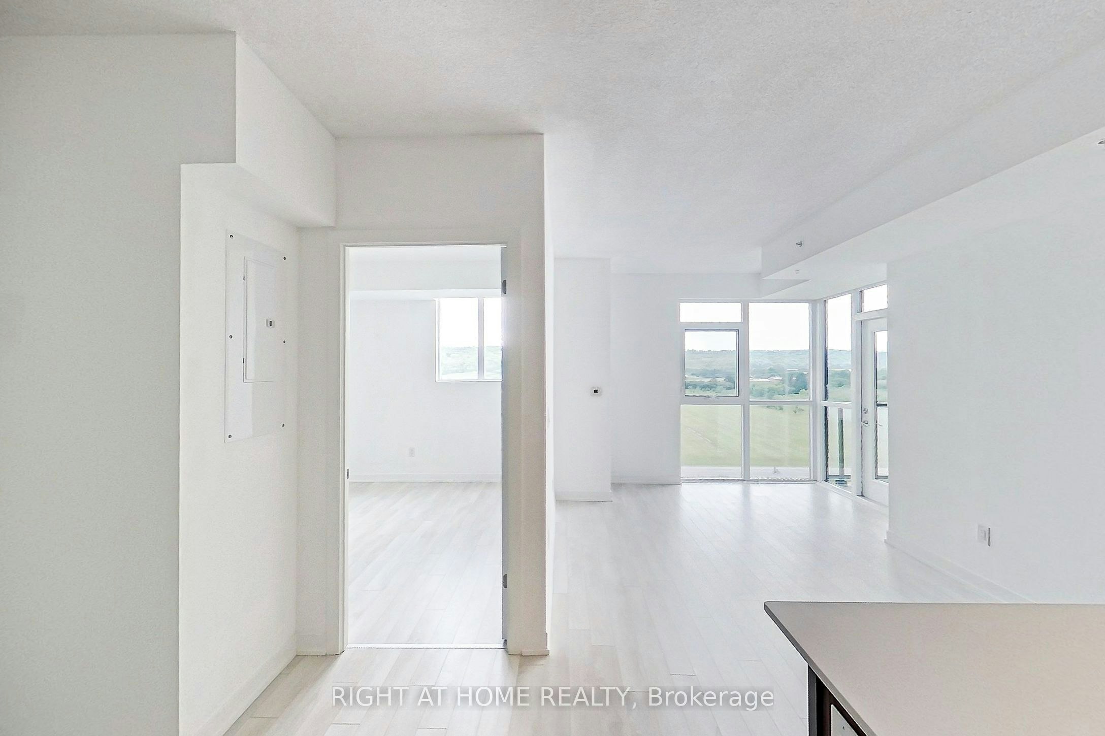 809-550 North Service Road, Grimsby, ON, L3M 0H9 - 3