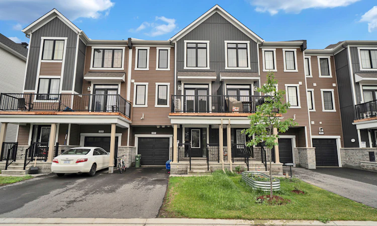 57 Placette Stitch Mews