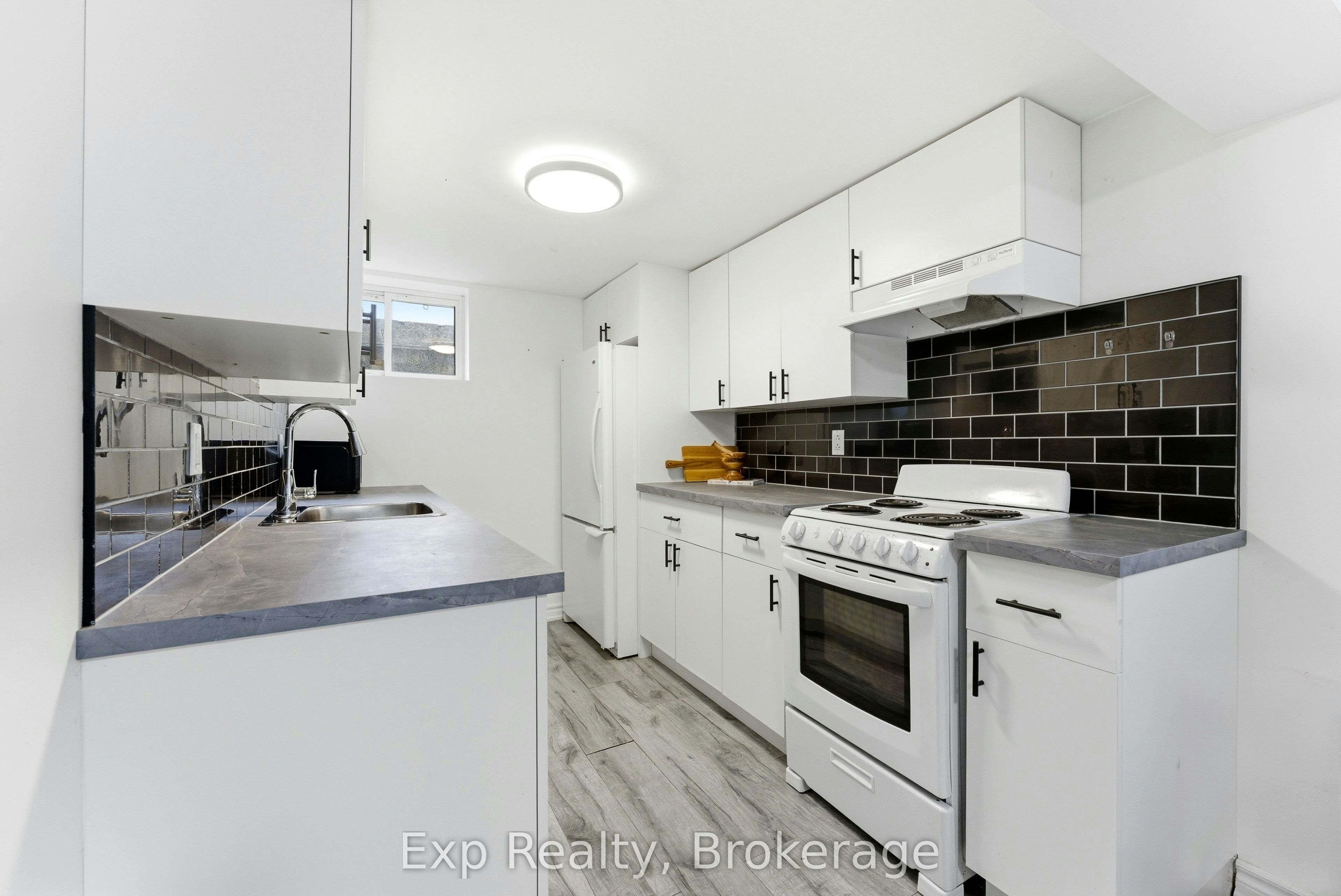 Lower Unit-10 Plaza Square, Belleville, ON, K8N 4J3 - 10