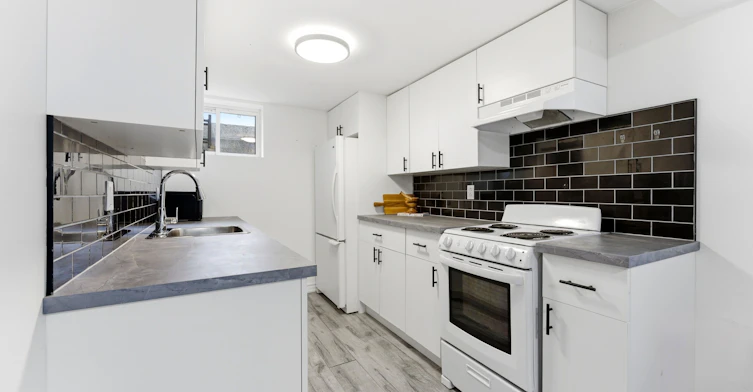 Lower Unit-10 Plaza Square, Belleville, ON, K8N 4J3 - 10