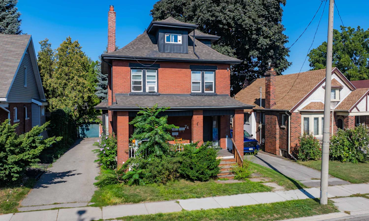 74 Kenilworth Avenue S