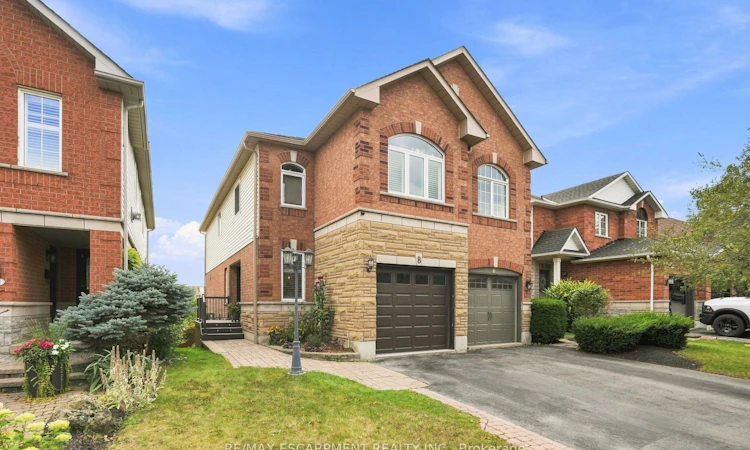 8 Slater Court
