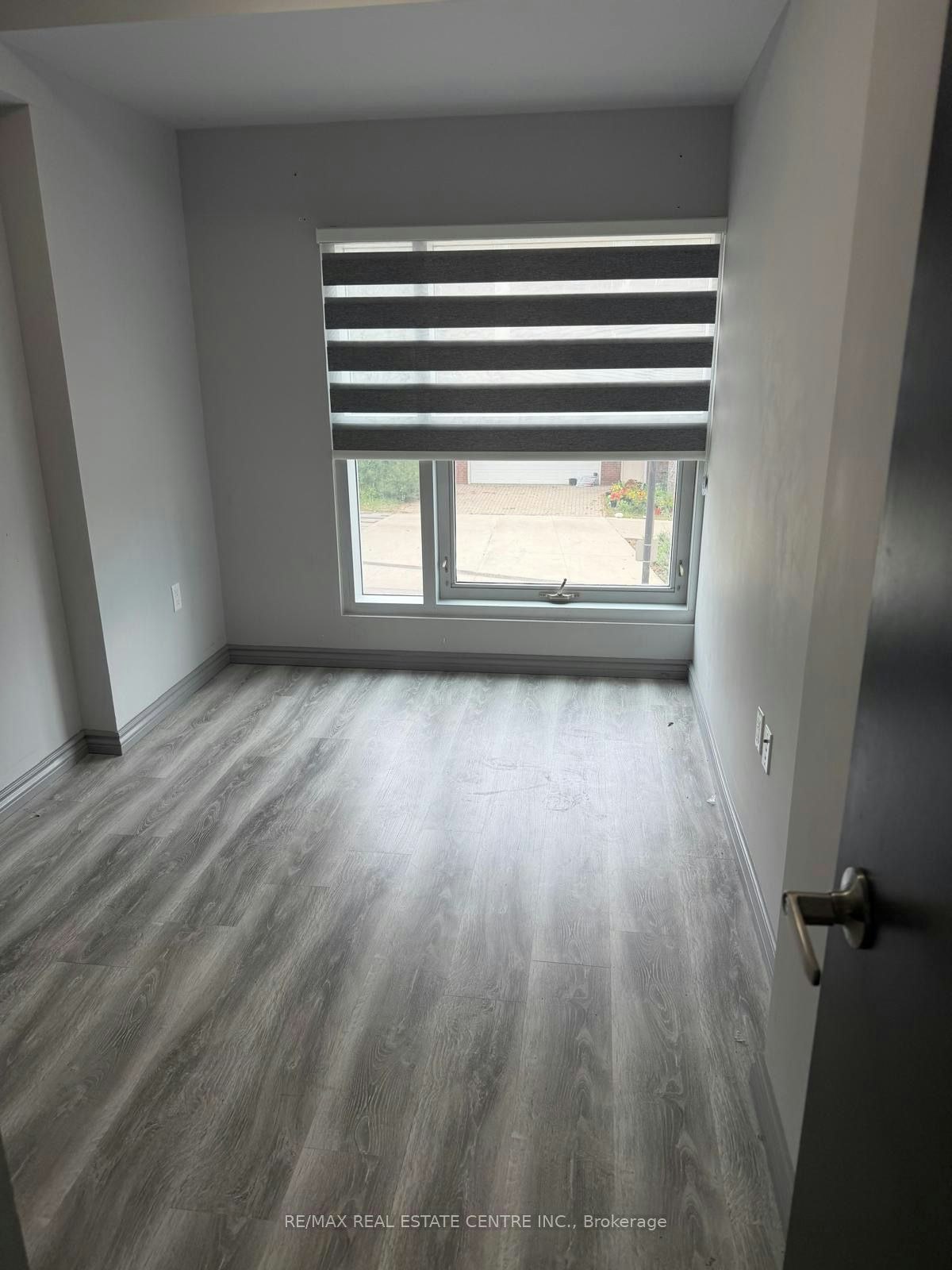 B 104-275 Larch Street, Waterloo, ON, N2L 3R2 - 7