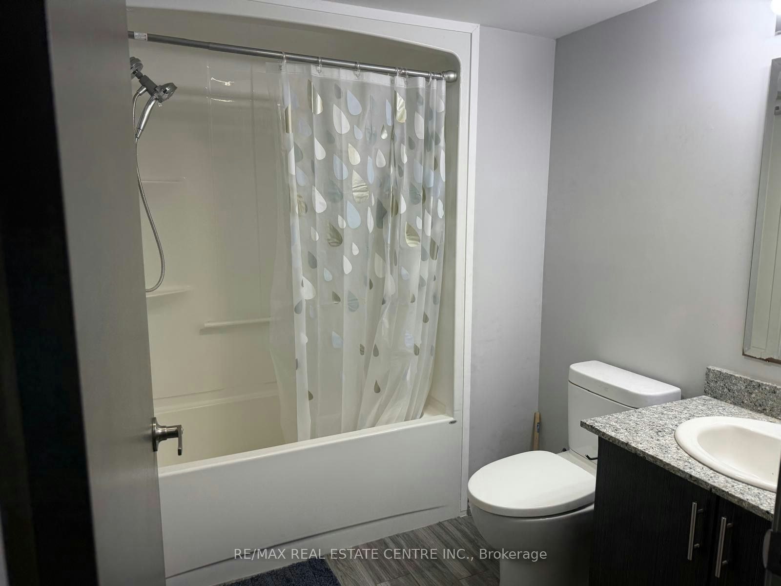 B 104-275 Larch Street, Waterloo, ON, N2L 3R2 - 6