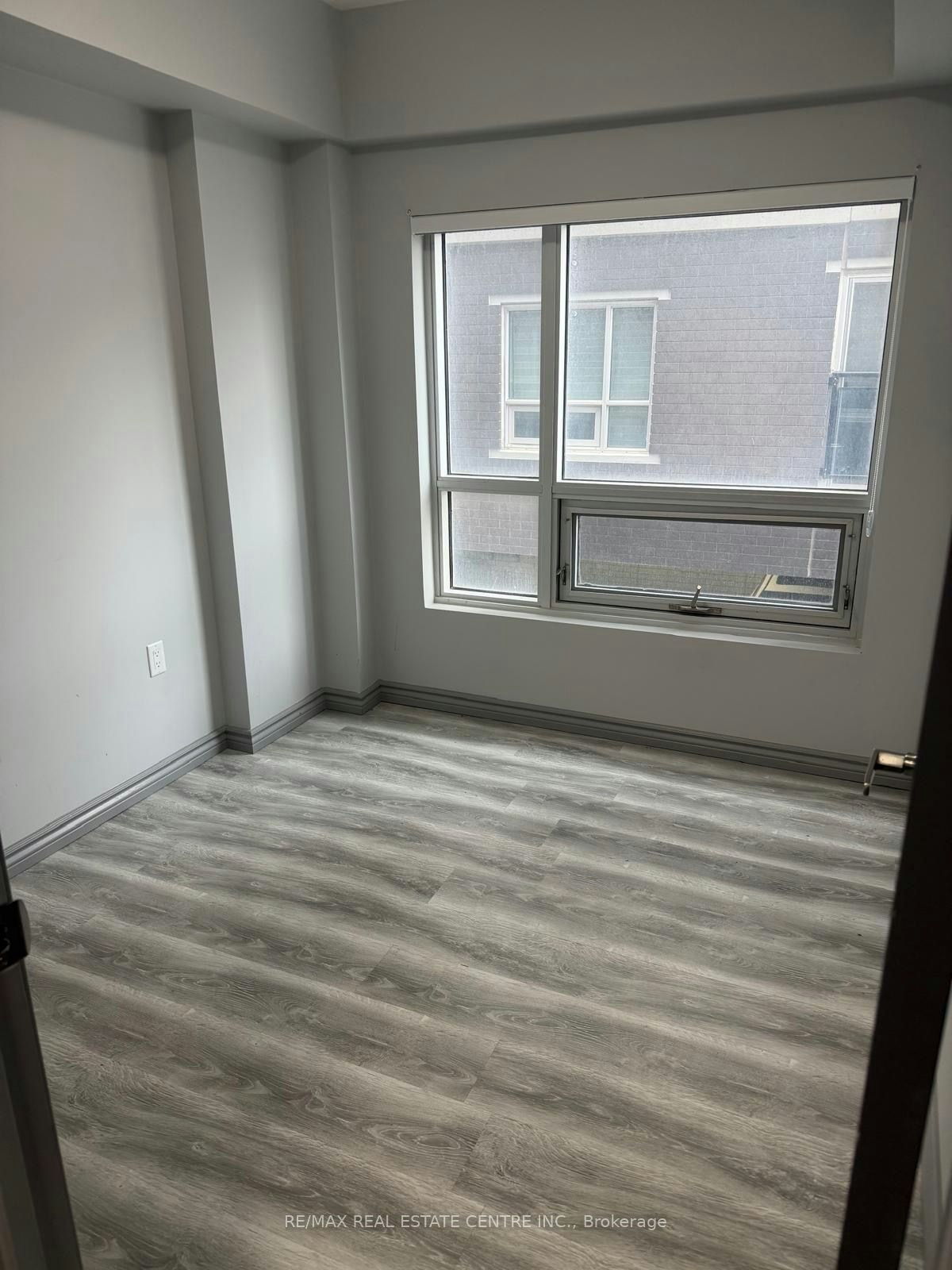 B 104-275 Larch Street, Waterloo, ON, N2L 3R2 - 8