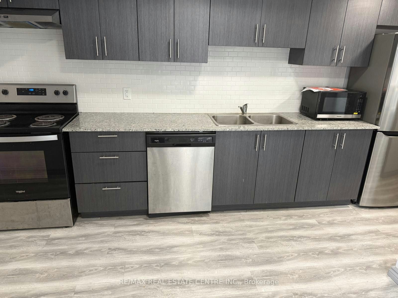 B 104-275 Larch Street, Waterloo, ON, N2L 3R2 - 3