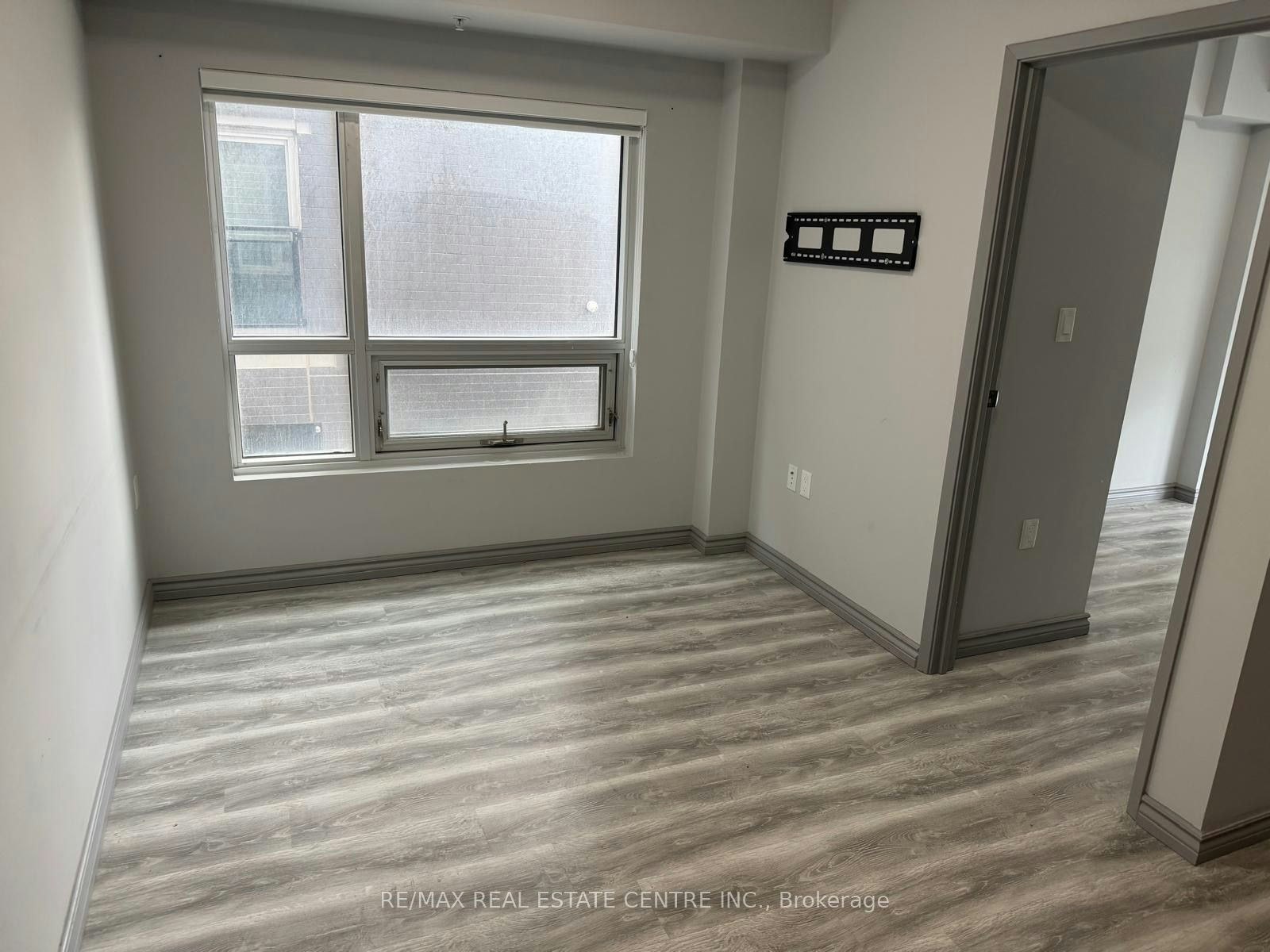 B 104-275 Larch Street, Waterloo, ON, N2L 3R2 - 9