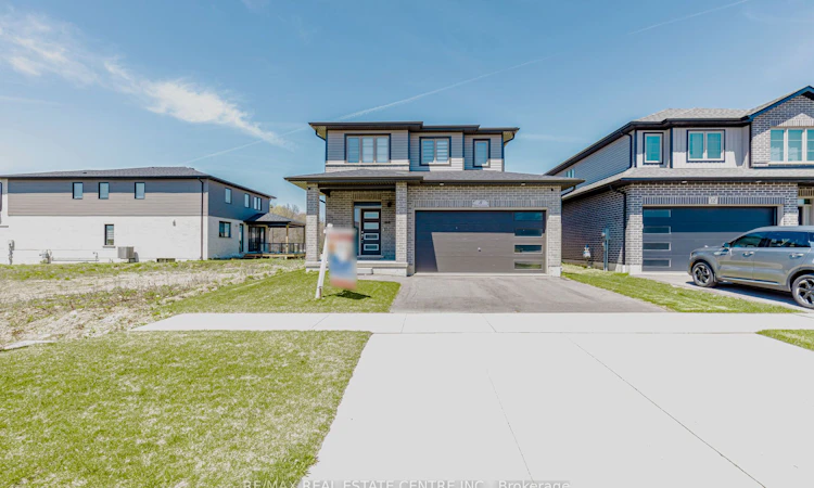 8 Moon Crescent