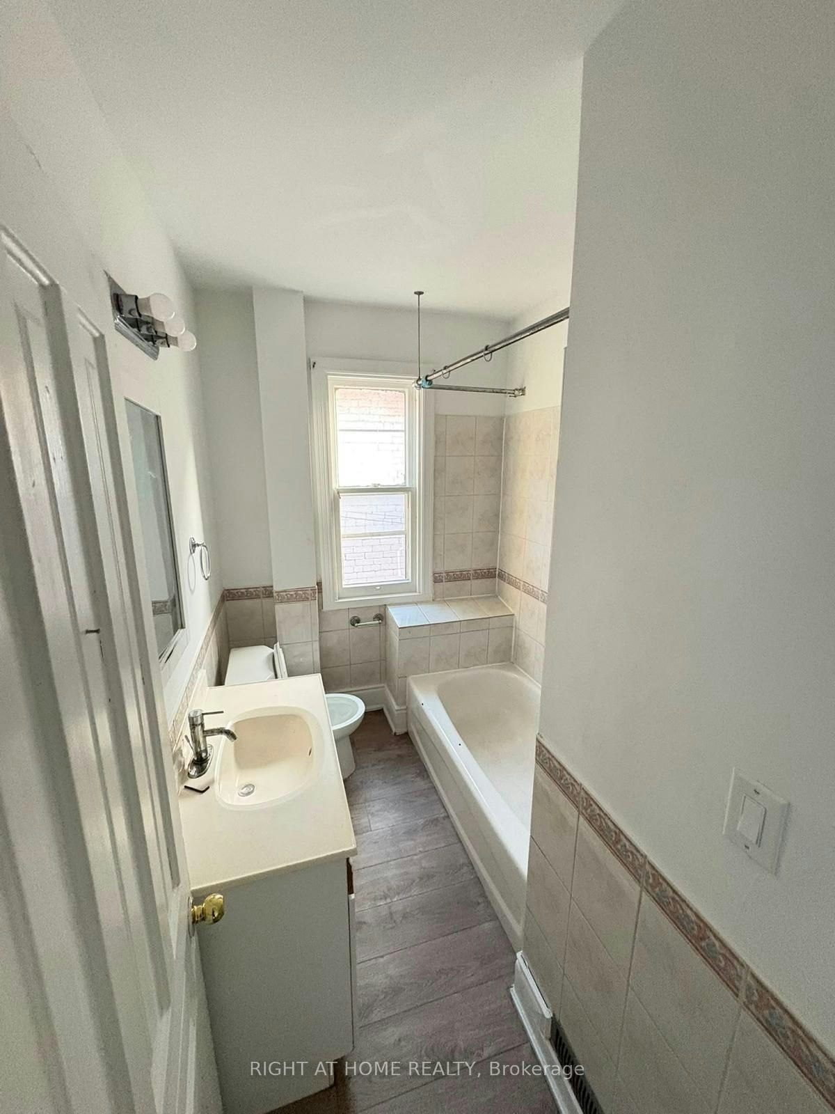 110 Mrytle Avenue, Hamilton, ON, L8M 2G2 - 8
