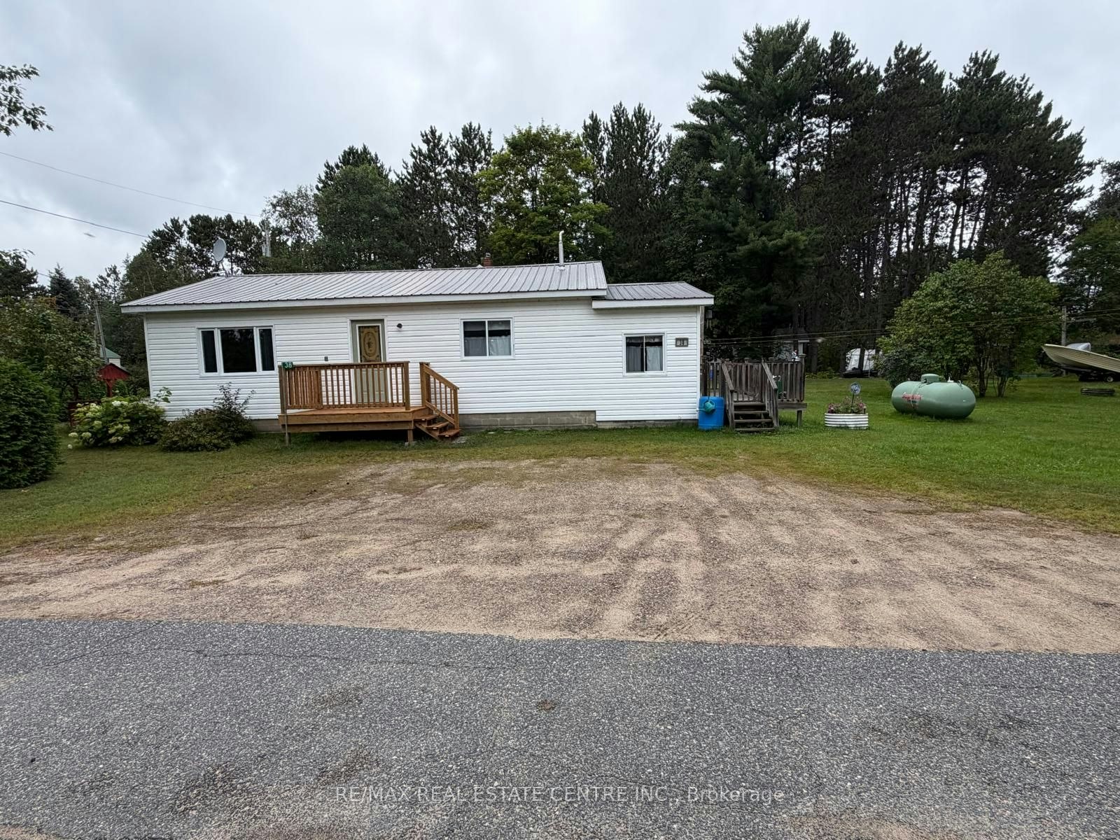 38 2nd Avenue, Whitney, ON, K0J 2M0