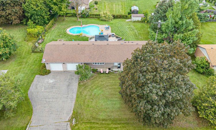 6 Maes Crescent