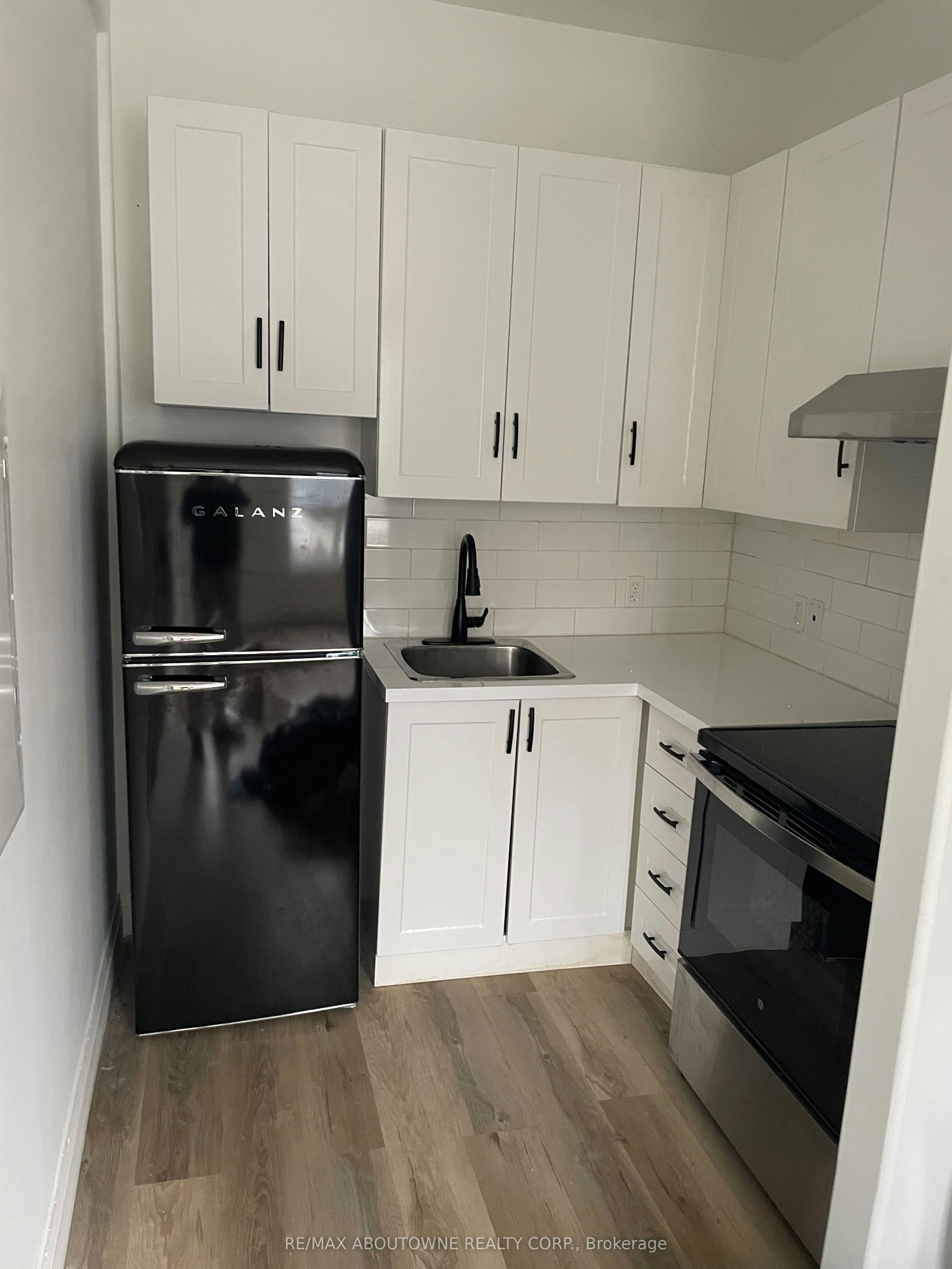 101-66 Wellington Street S, Hamilton, ON, L8N 2R1 - 9