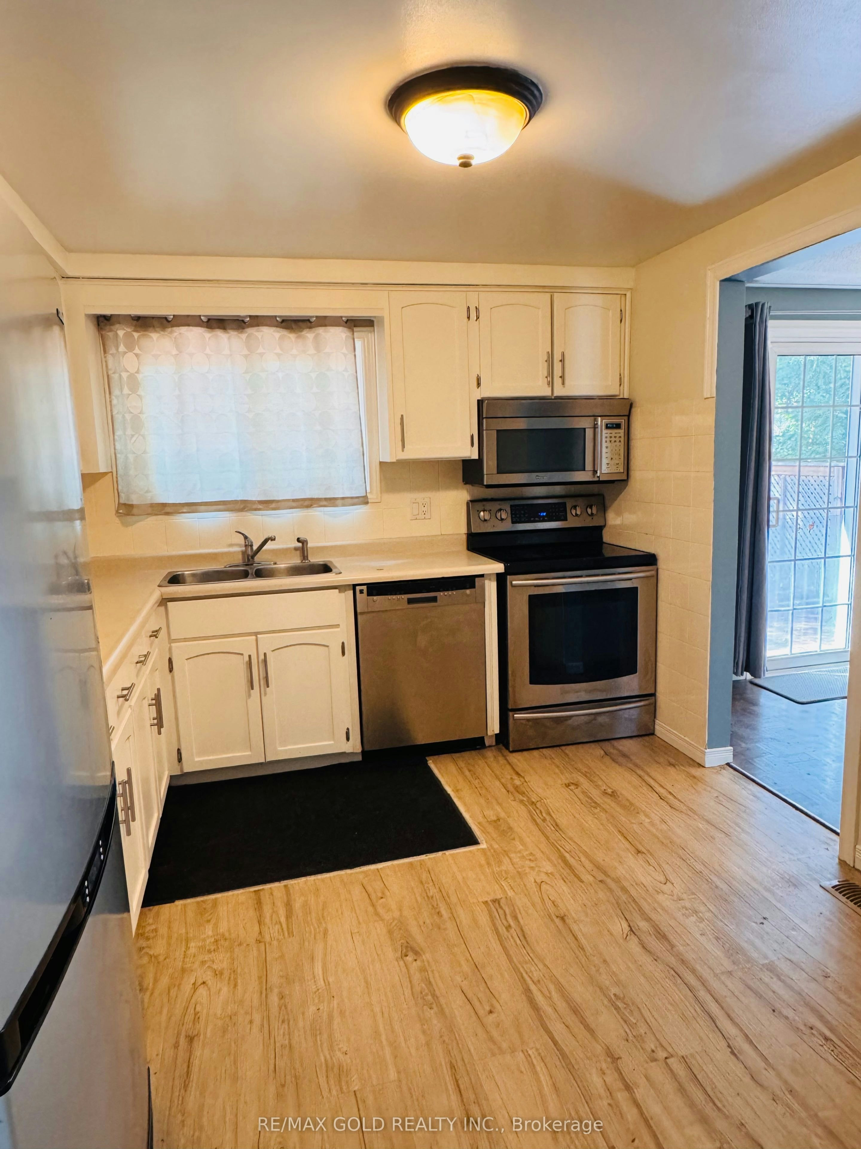 345 Imperial Road S, Guelph, ON, N1K 1L7 - 3