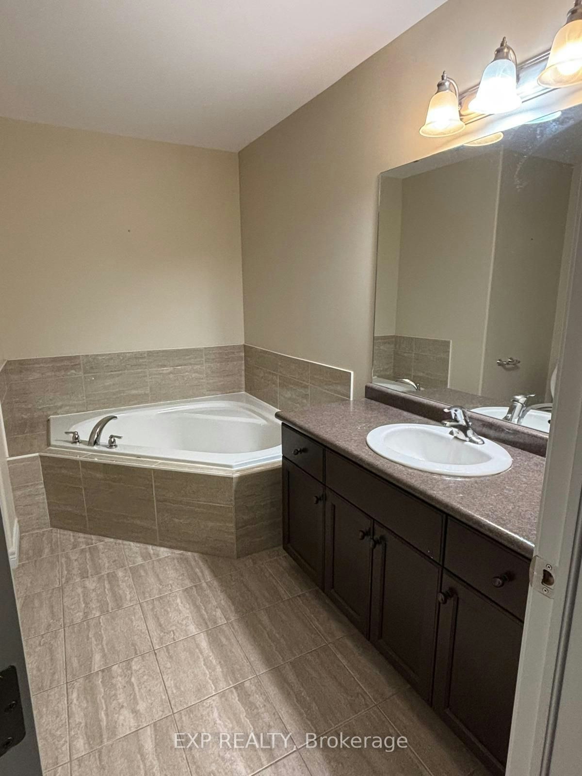16-6 Chestnut Drive, Grimsby, ON, L3M 0C4 - 34