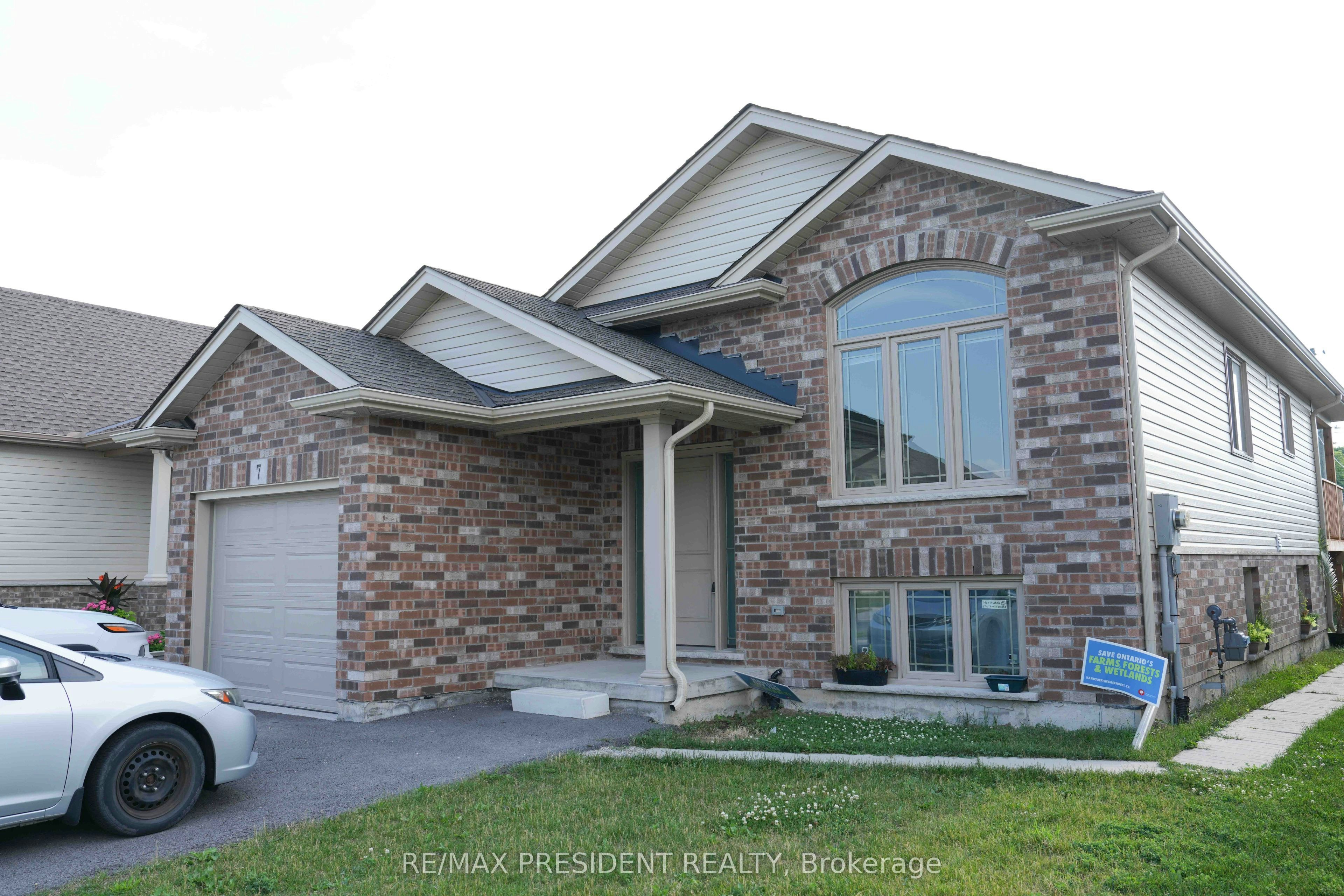 7 Berkshire Drive, St. Catharines, ON, L2M 3Y3