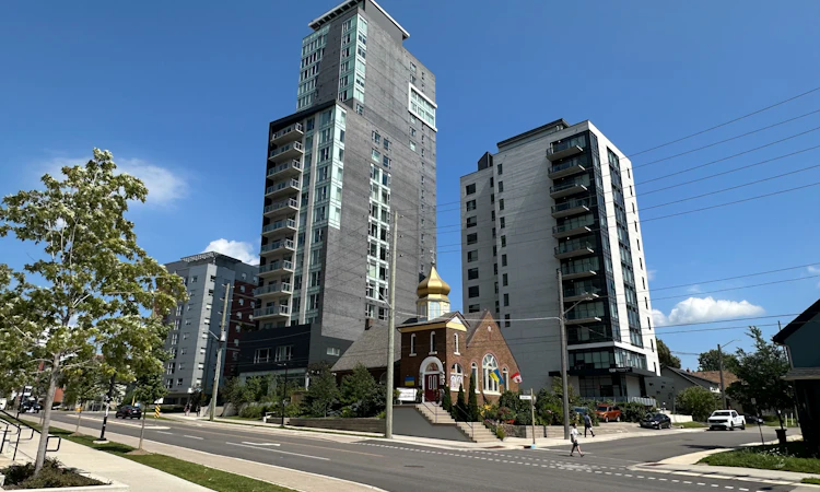 2004-158 King Street N