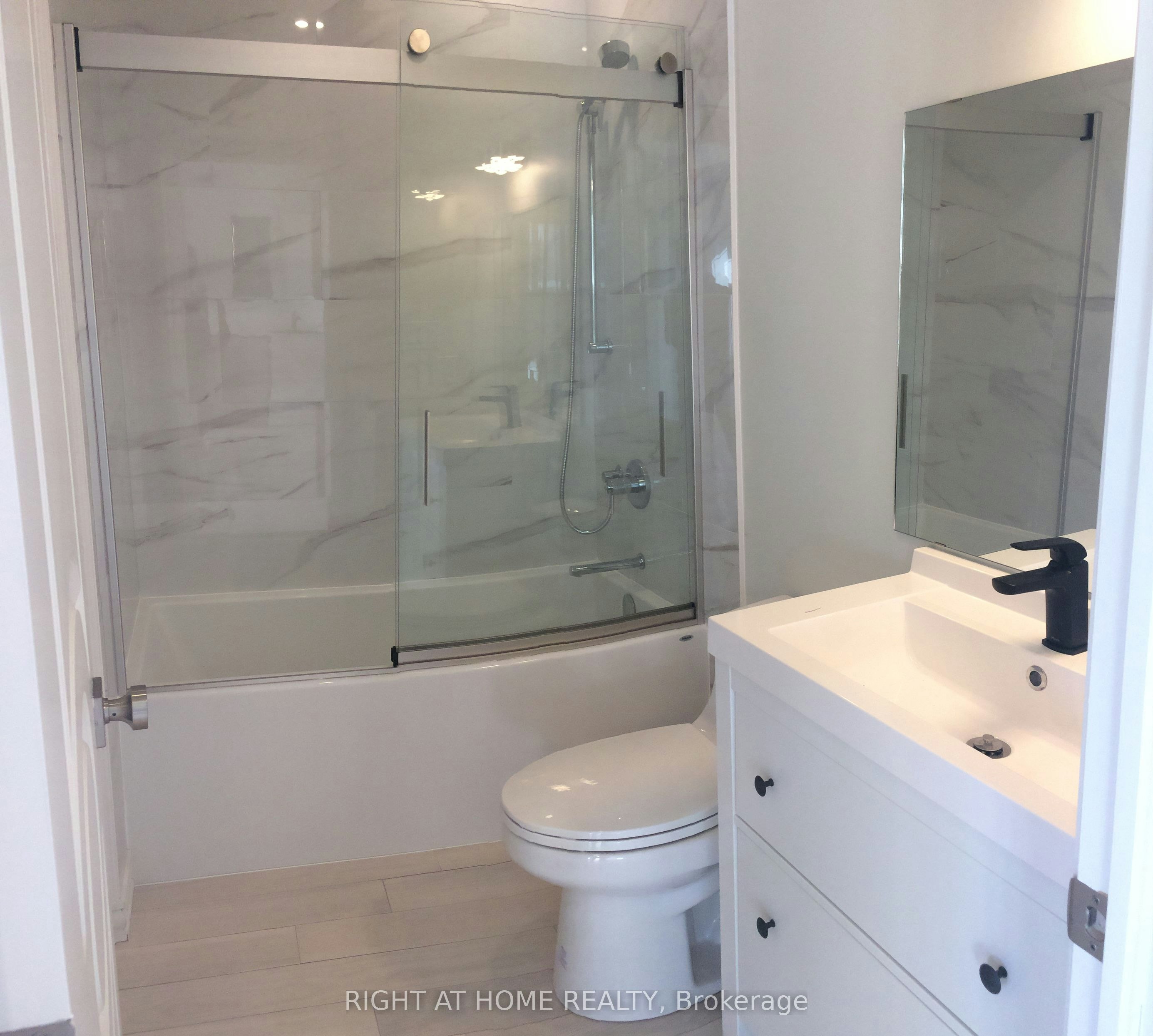 4-843 Main Street E, Hamilton, ON, L8M 1L8 - 17