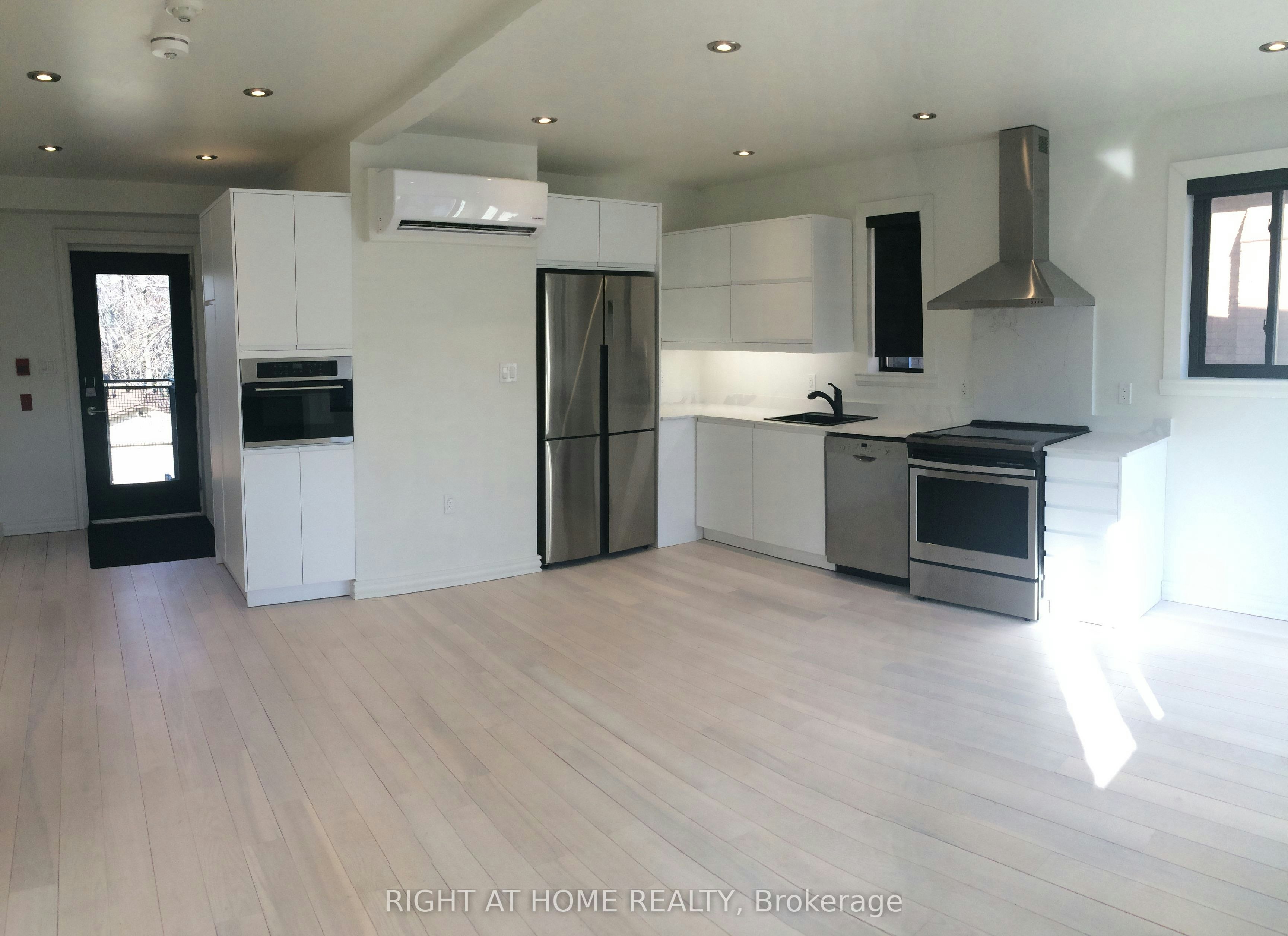4-843 Main Street E, Hamilton, ON, L8M 1L8 - 3