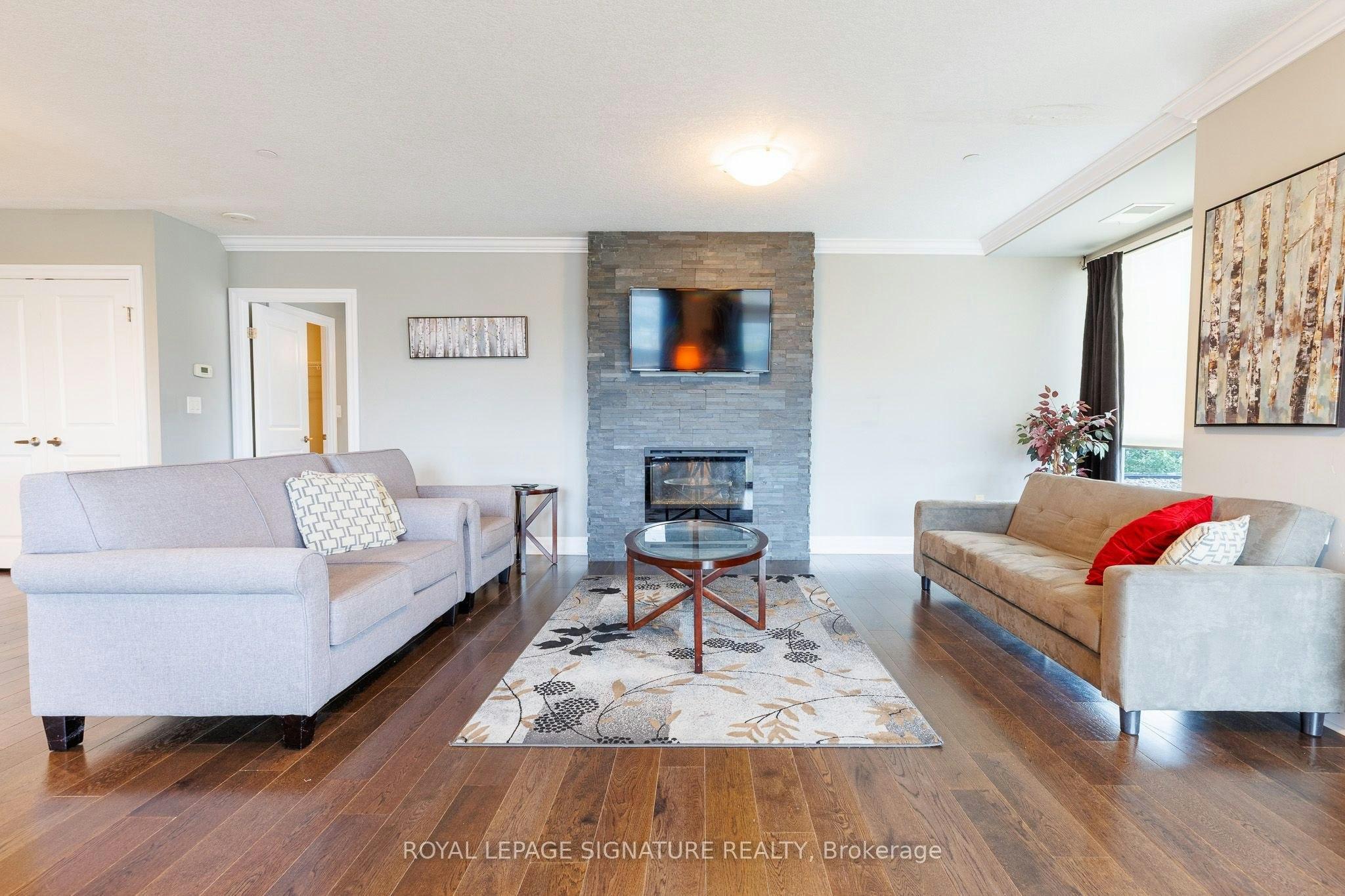 211-240 Villagewalk Boulevard, London, ON, N6G 0P6 - 12