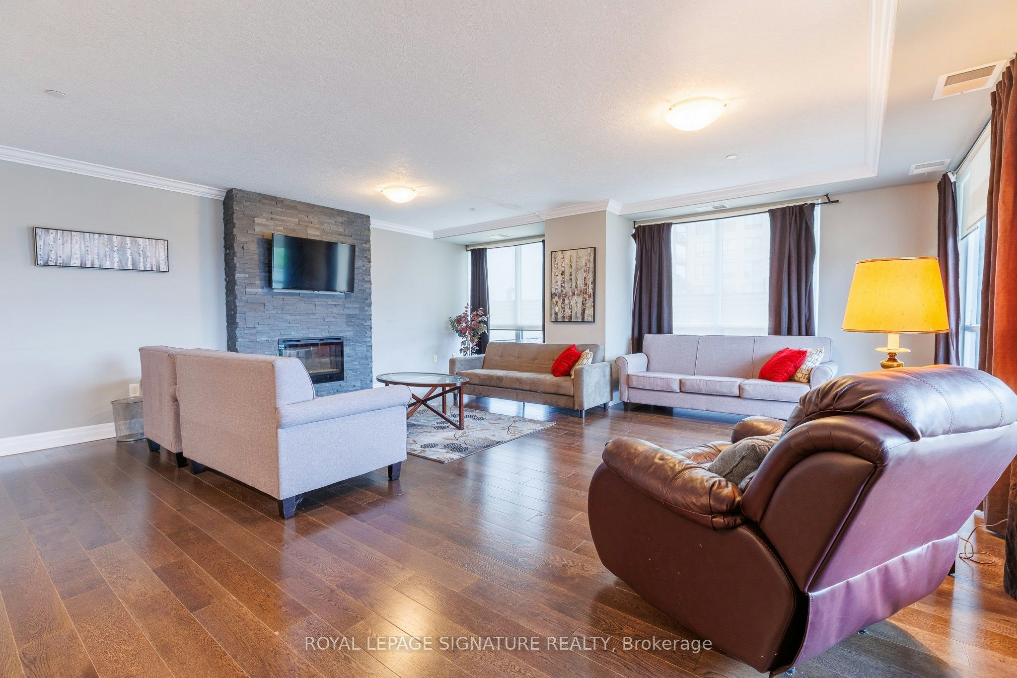 211-240 Villagewalk Boulevard, London, ON, N6G 0P6 - 11