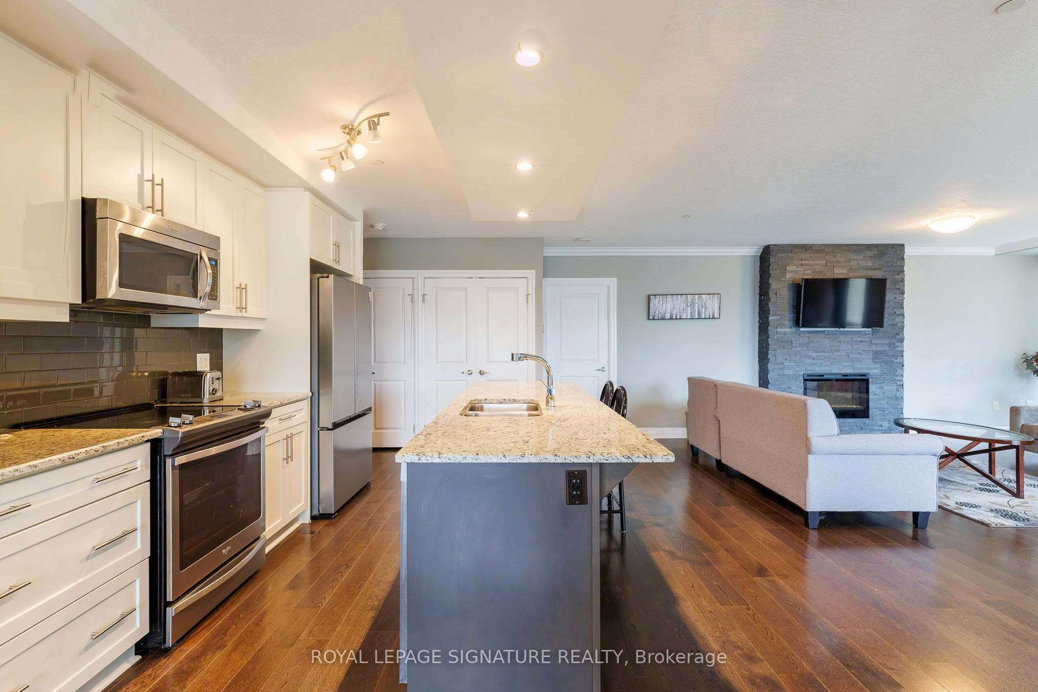 211-240 Villagewalk Boulevard, London, ON, N6G 0P6 - 10