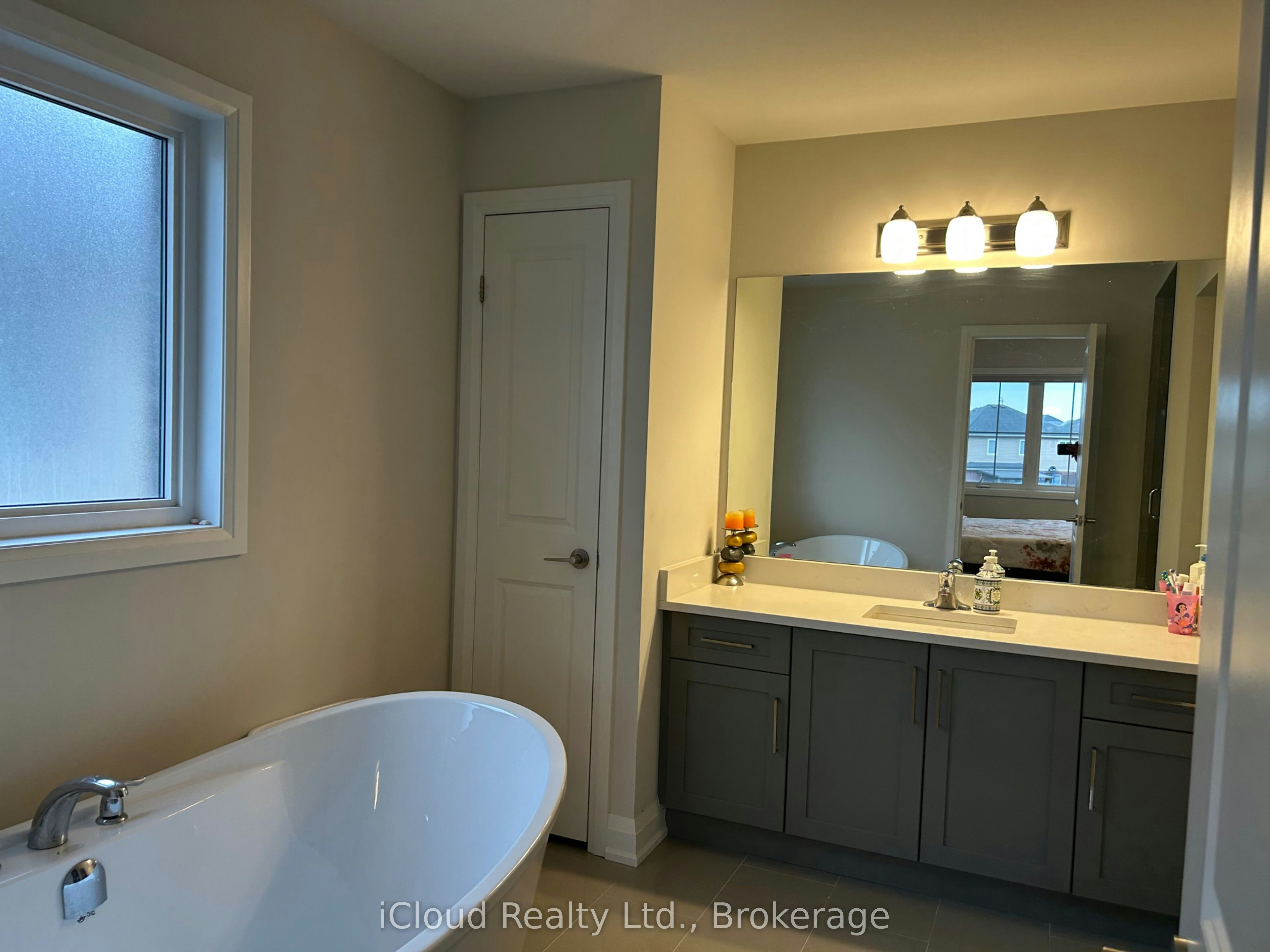 Upper-9306 White Oak Avenue, Niagara Falls, ON, L2G 0E9 - 22