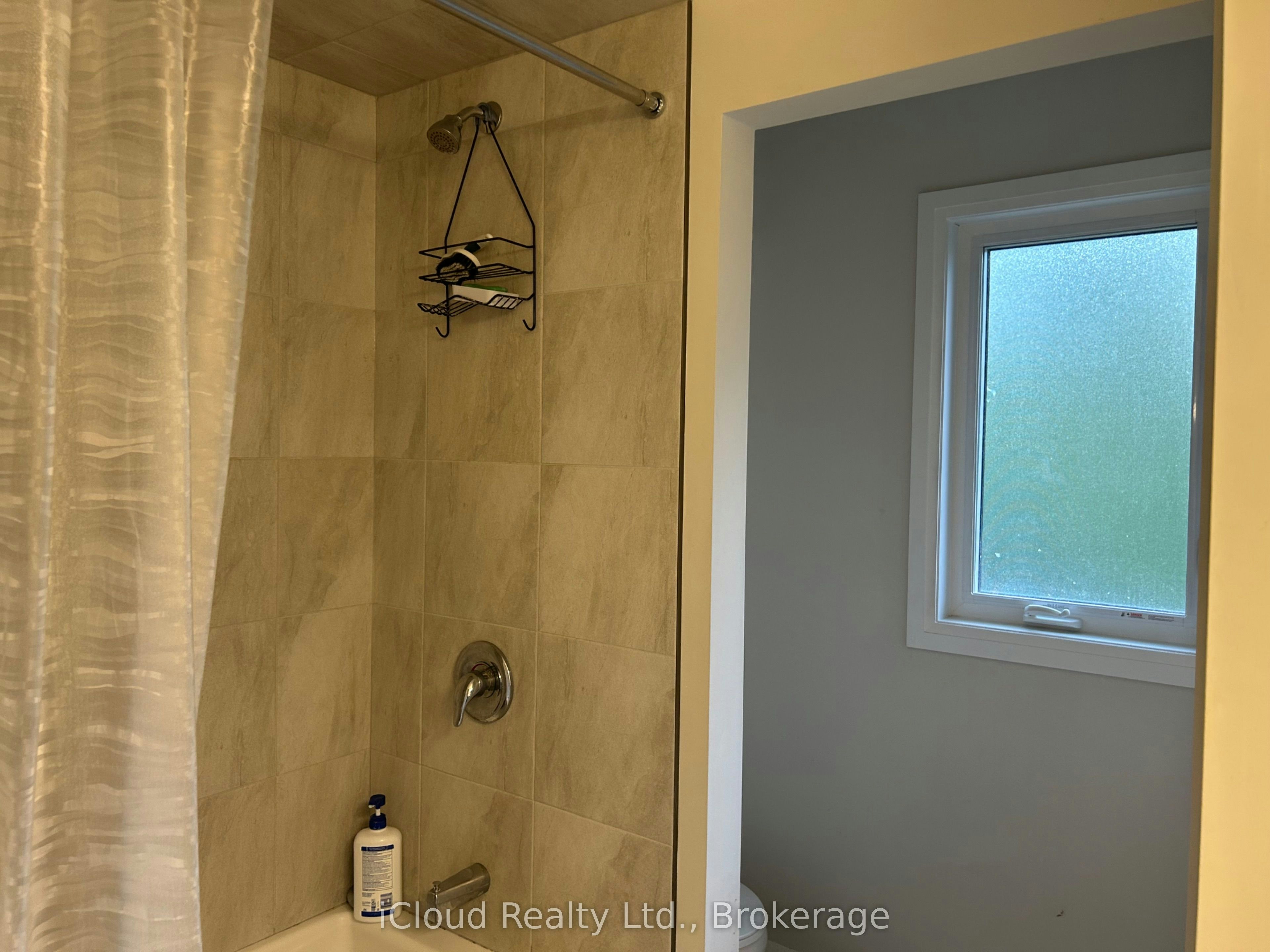 Upper-9306 White Oak Avenue, Niagara Falls, ON, L2G 0E9 - 26