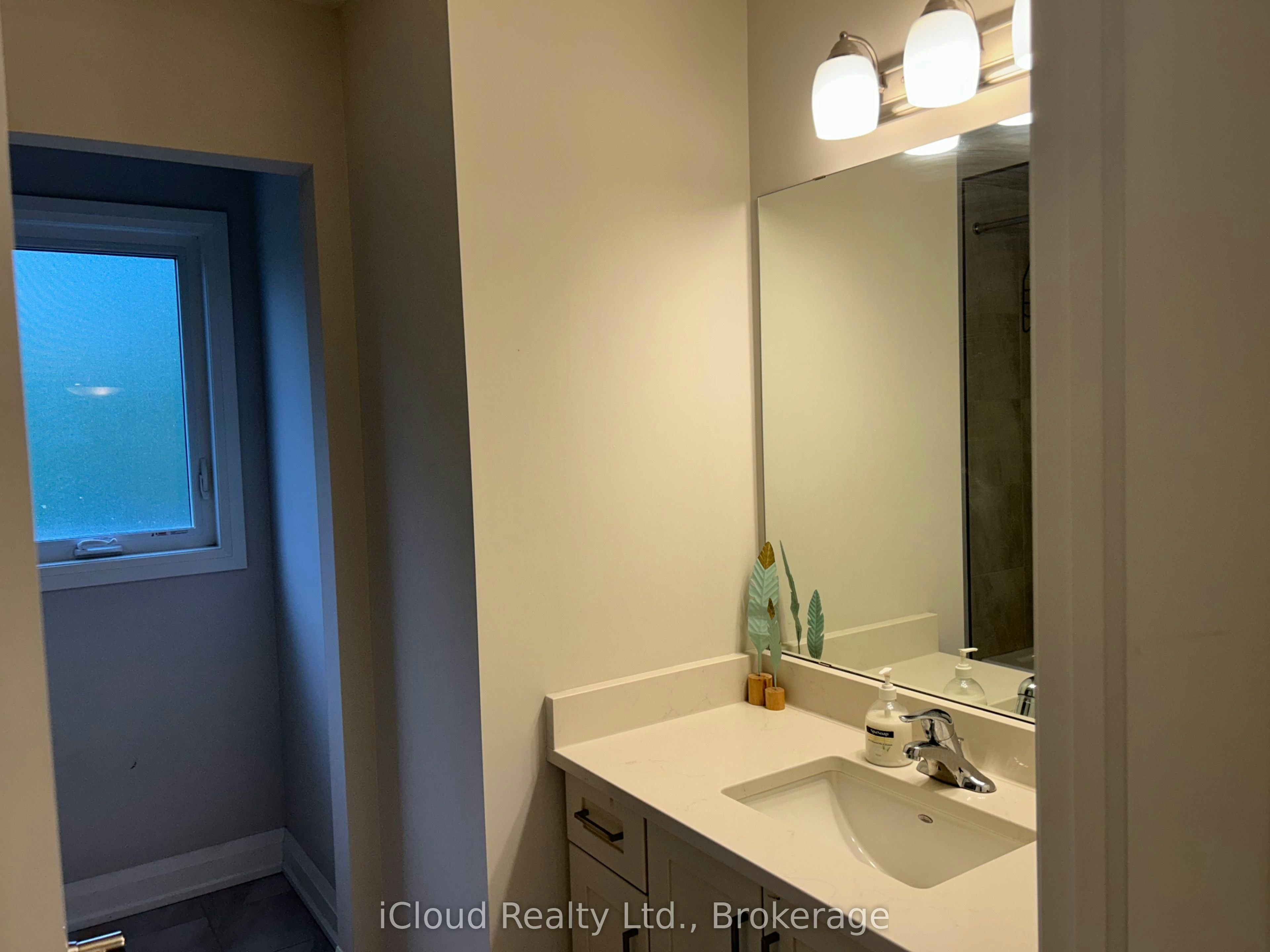 Upper-9306 White Oak Avenue, Niagara Falls, ON, L2G 0E9 - 28