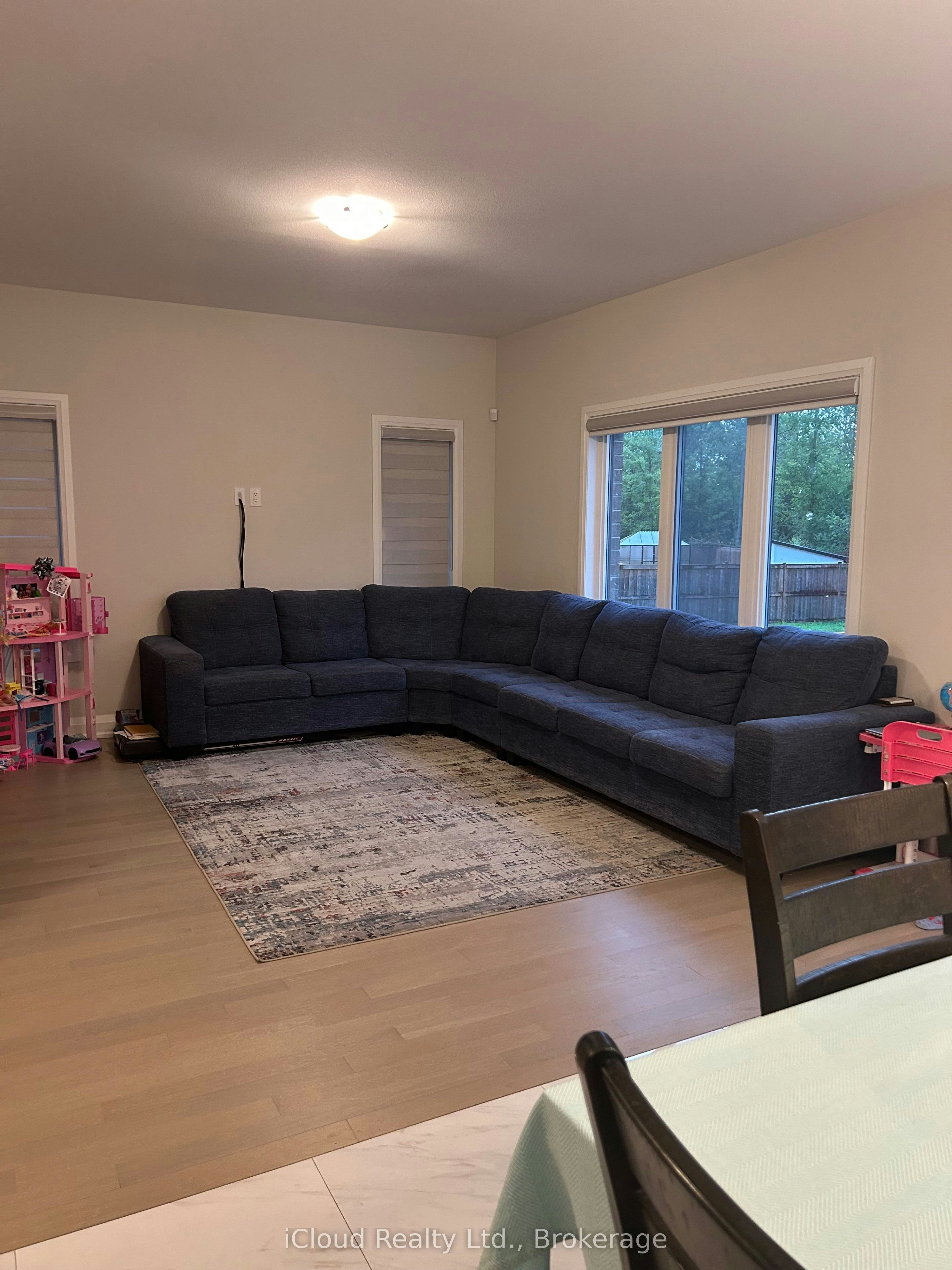 Upper-9306 White Oak Avenue, Niagara Falls, ON, L2G 0E9 - 2