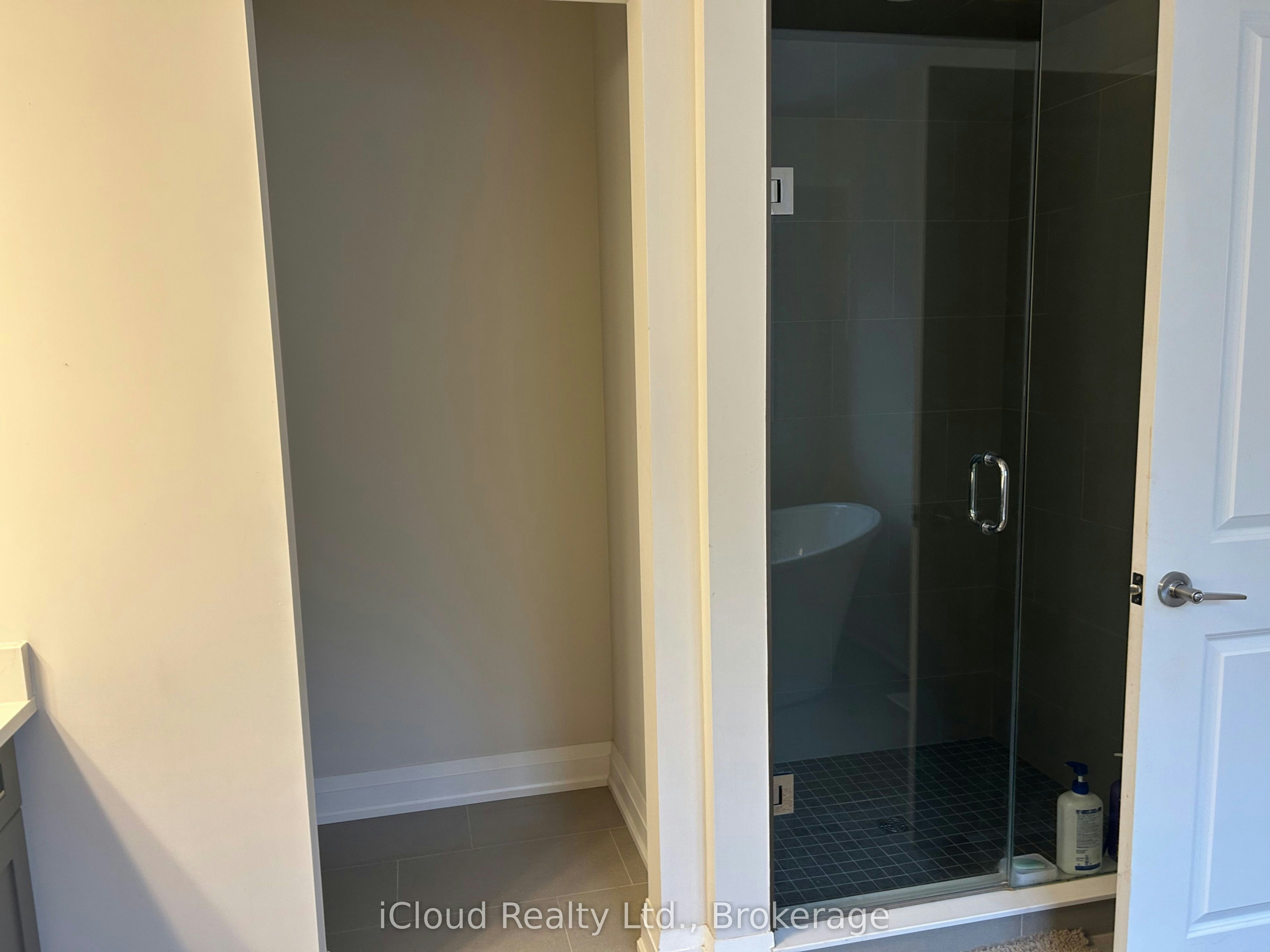 Upper-9306 White Oak Avenue, Niagara Falls, ON, L2G 0E9 - 23